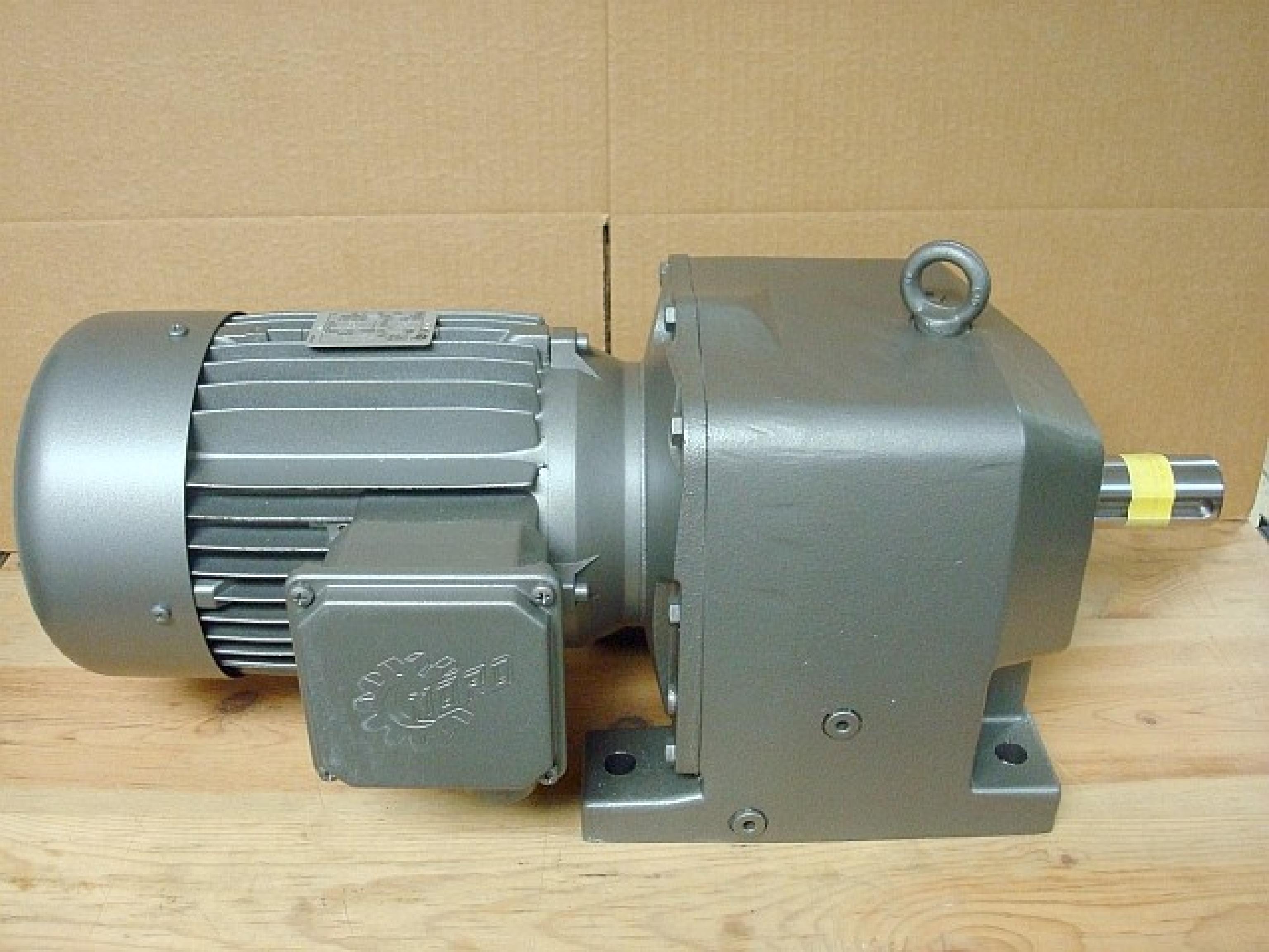 NORD GEAR CORPORATION SK 100 LA/4 C U S 5HP ELECTRIC MOTOR WITH SK 772-100L/40 GEARBOX; 1725 MOTOR RPM, 230/460V, 15.2/7.62A, 3.7KW, 60HZ, GEARBOX RPM - 58, RATIO - 30.31, MAX OUTPUT - 5434 IN/LB