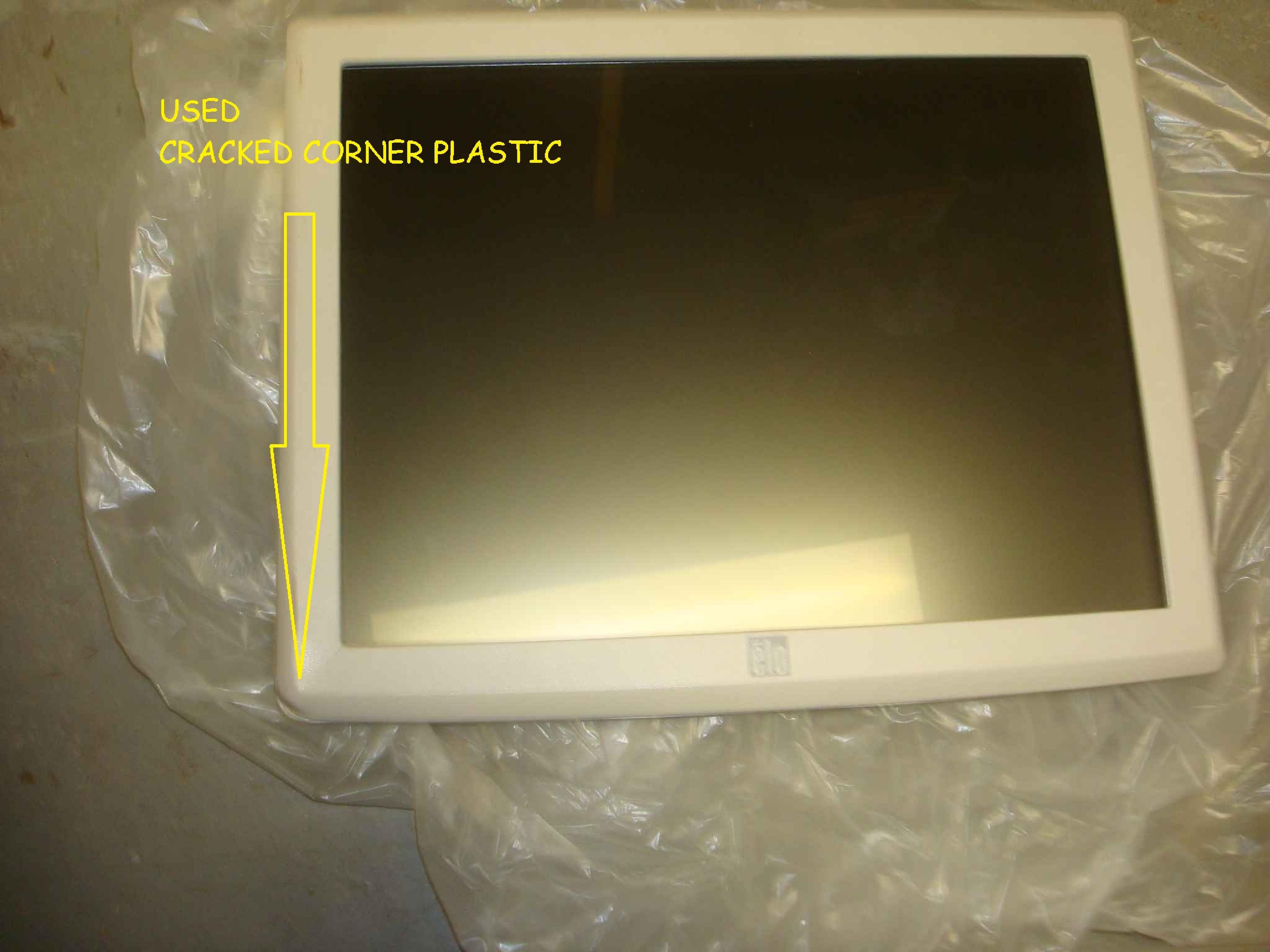 ELO TOUCH SYSTEMS ETET15L-8CWA-RABT-G-COSMETIC COSMETIC FLAW, PLASTIC CORNER CRACKED, NO STAND,NO BASE