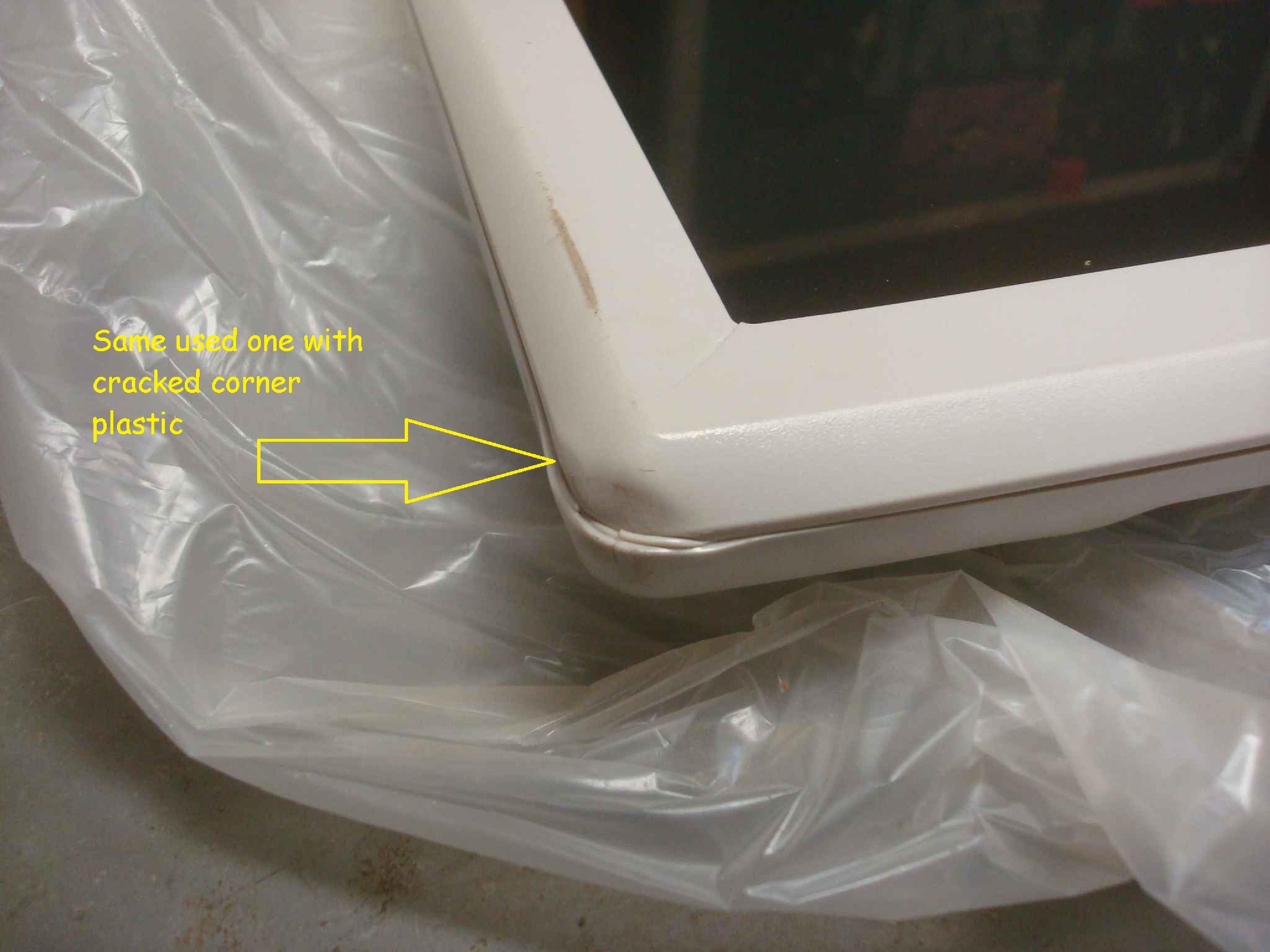 ELO TOUCH SYSTEMS ETET15L-8CWA-RABT-G-COSMETIC COSMETIC FLAW, PLASTIC CORNER CRACKED, NO STAND,NO BASE