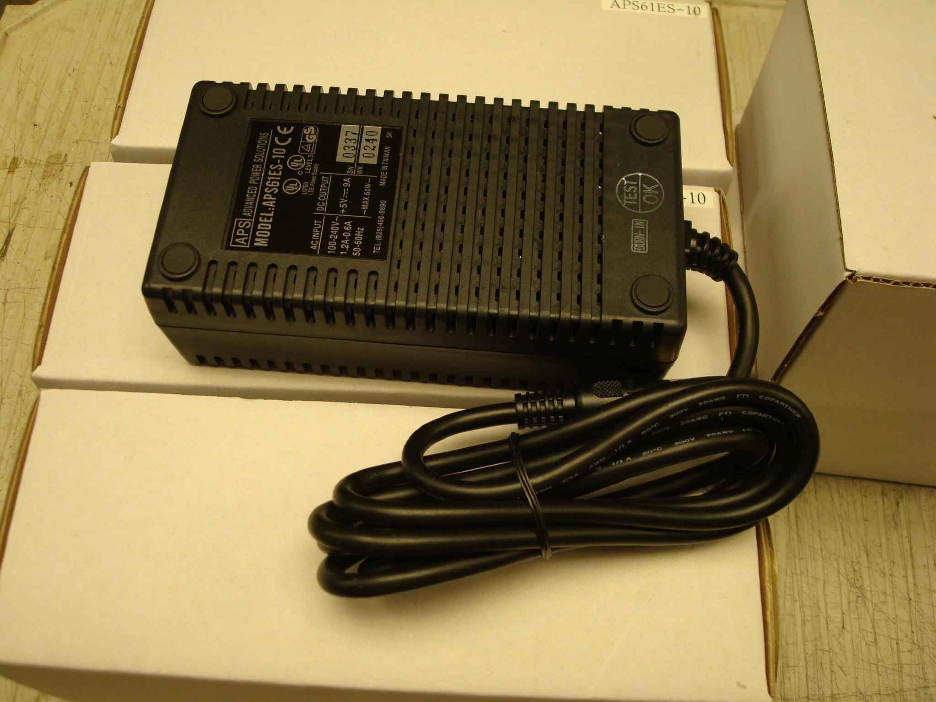 APS APS61ES-10 AC ADAPTER INPUT 100-240VAC OUTPUT +5VDC 9AMP 8 PIN DIN CONNECTOR