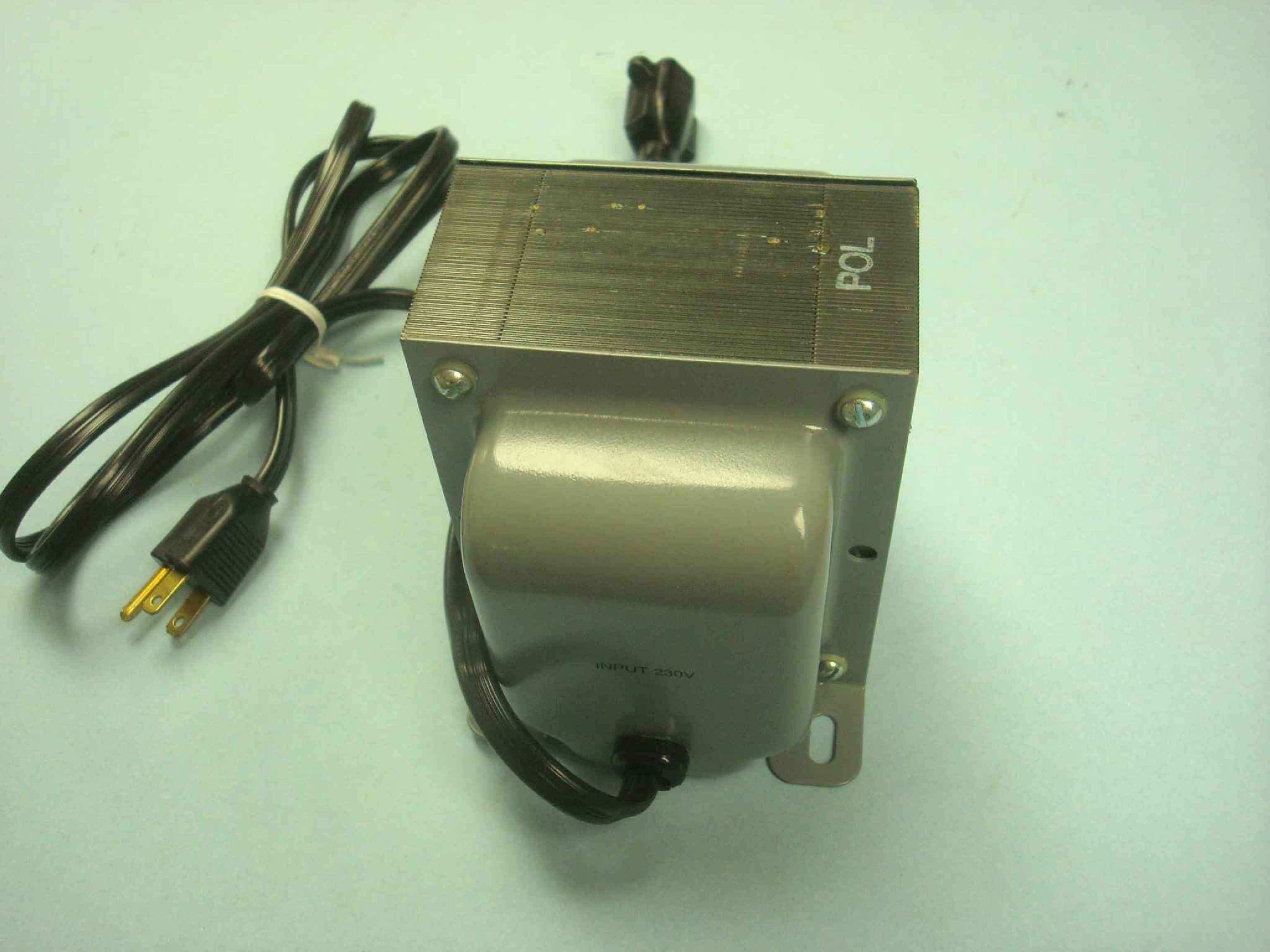 THORDARSON TSD-1000-NA STEP DOWN TRANSFORMER, INPUT 230V, OUTPUT 115V, 1000VA, AMERICAN PLUGS