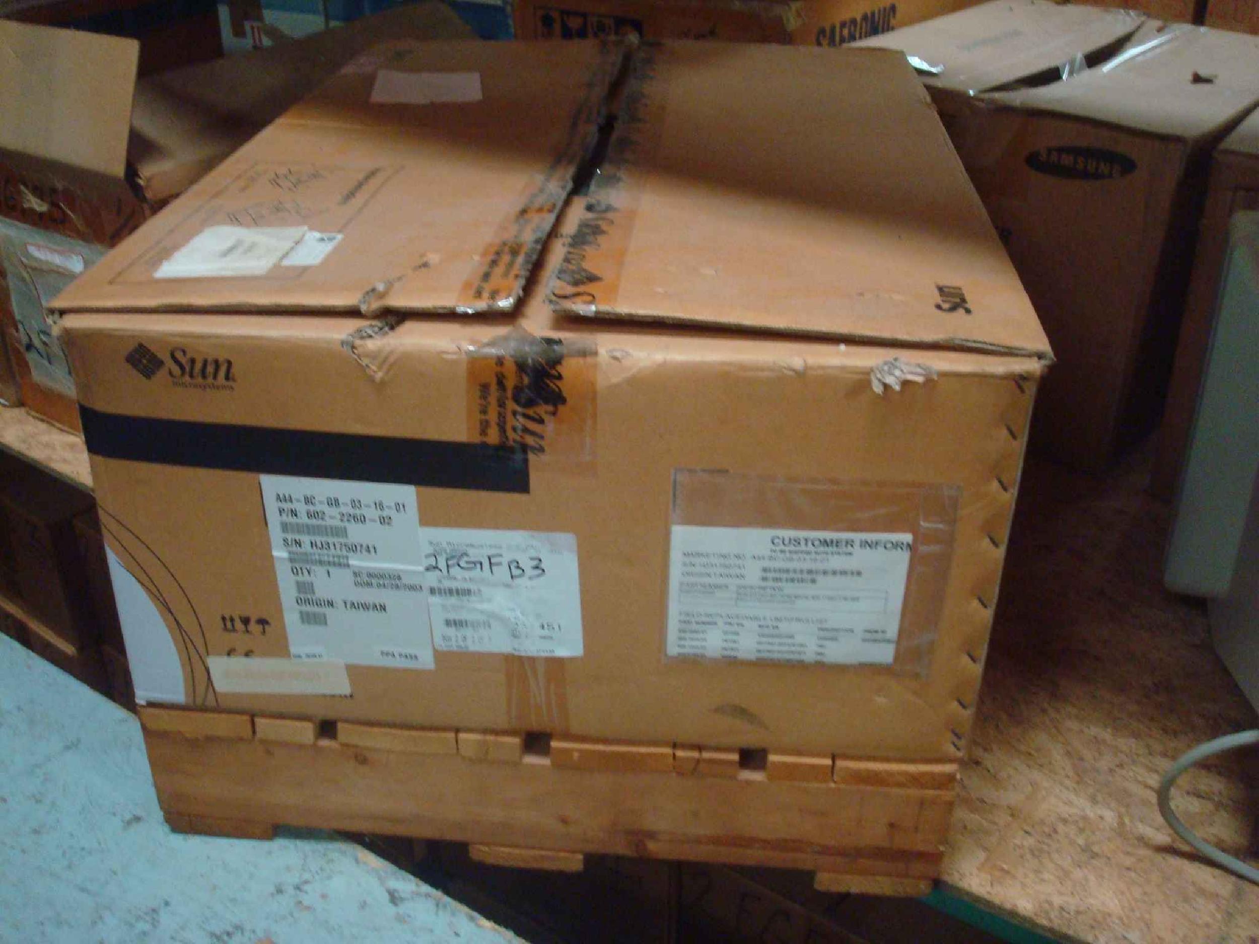 SUN MICROSYSTEMS SUNFIRE B1600 SN HJ31750741 SUN FIRE B1600 IN FACTORY BOX WITH RAILS