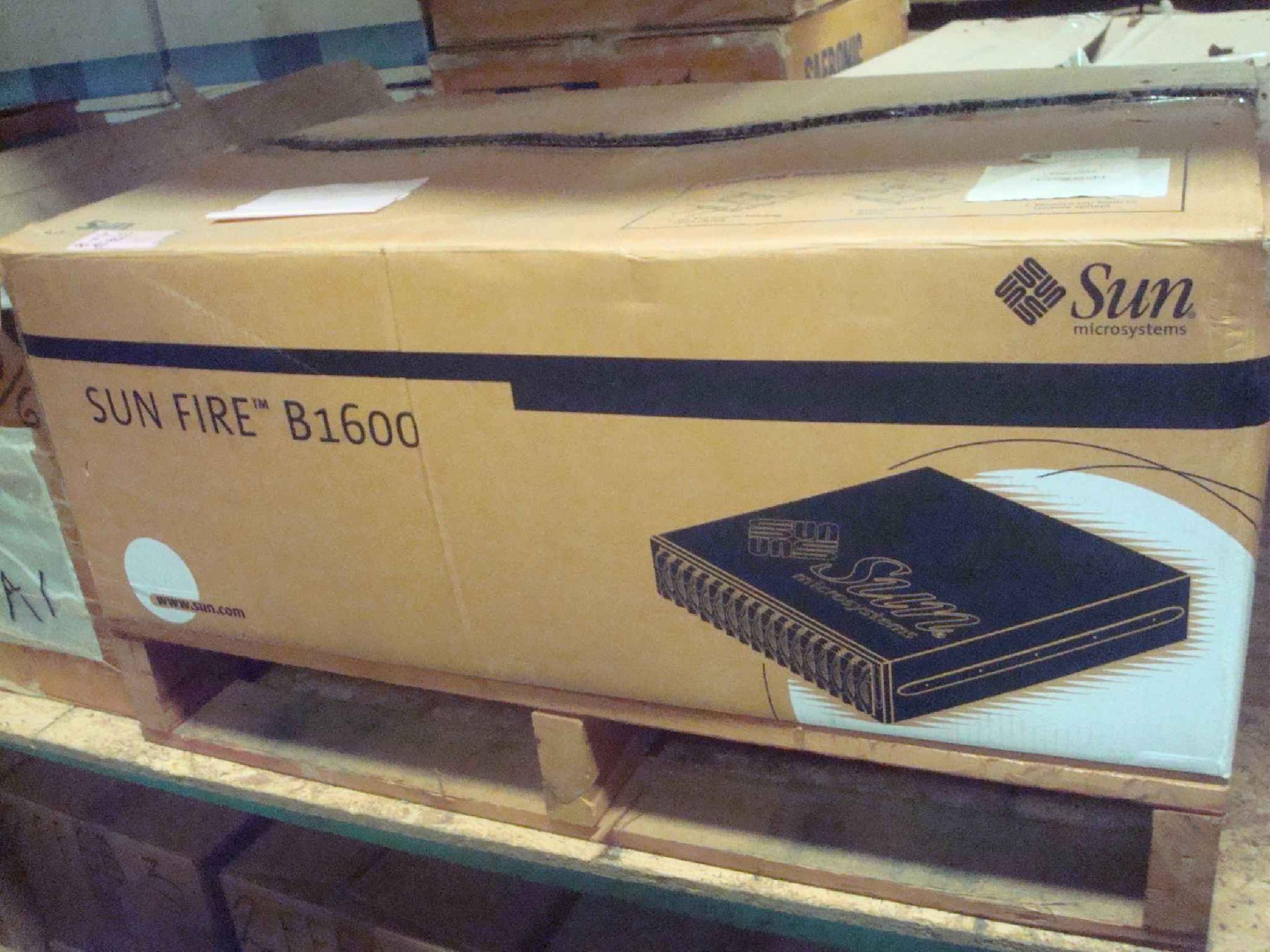 SUN MICROSYSTEMS SUNFIRE B1600 SN HJ31750741 SUN FIRE B1600 IN FACTORY BOX WITH RAILS