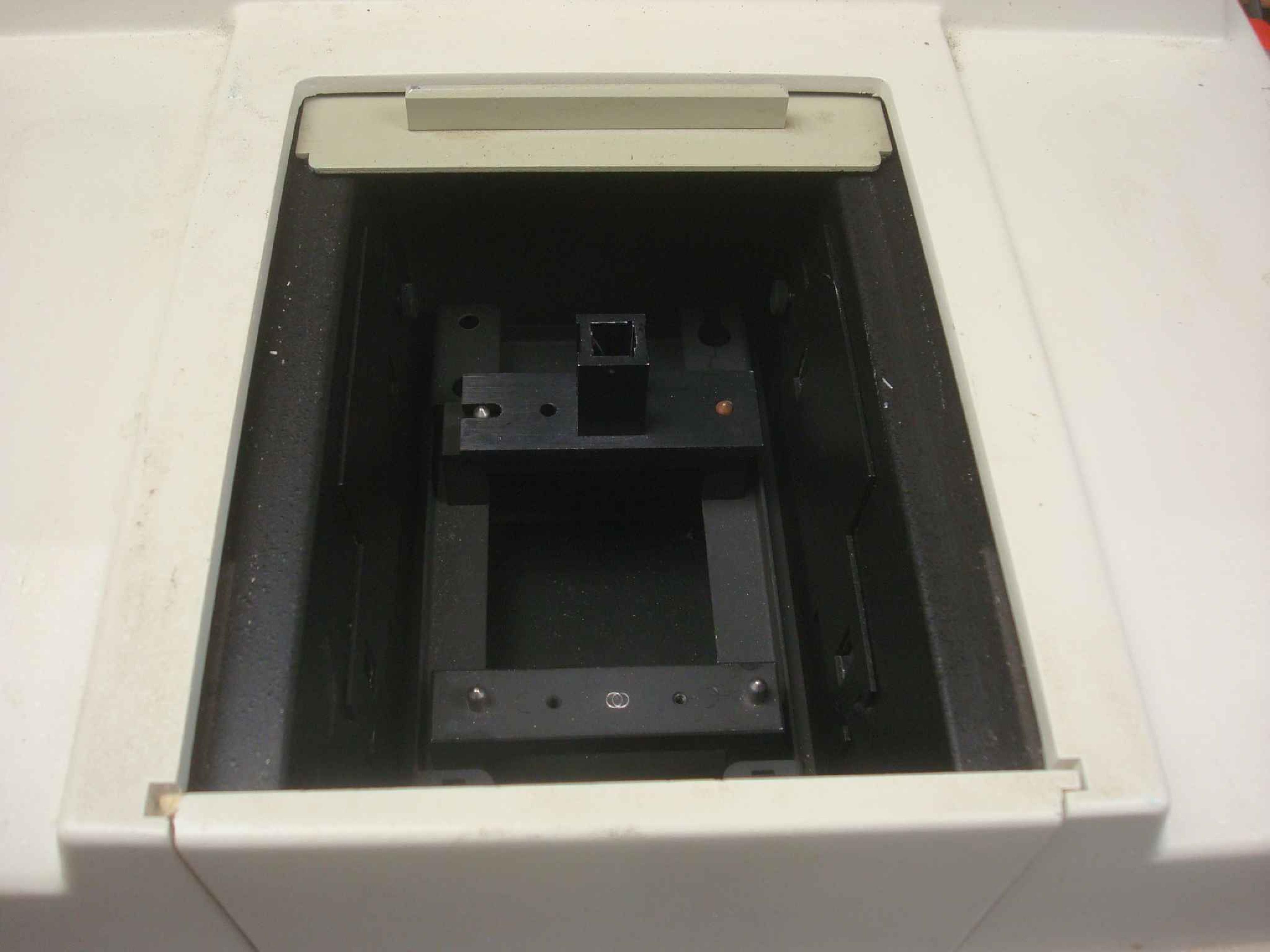 VARIAN CARY 3E UV-VISIBLE SPECTROPHOTOMETER