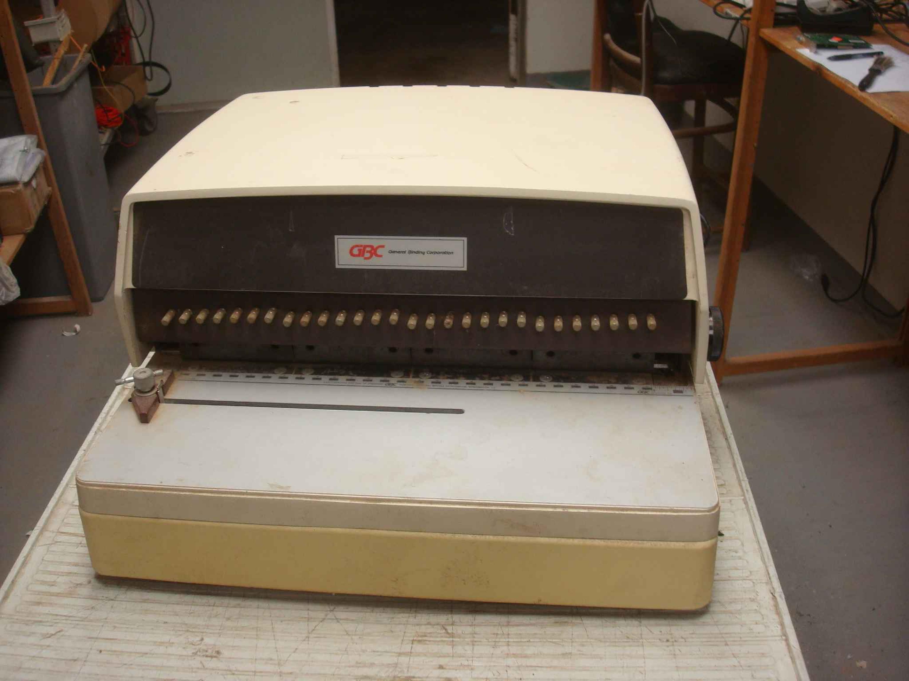 GBC 1129121 GENERAL BINDING CORPORATION PUNCH