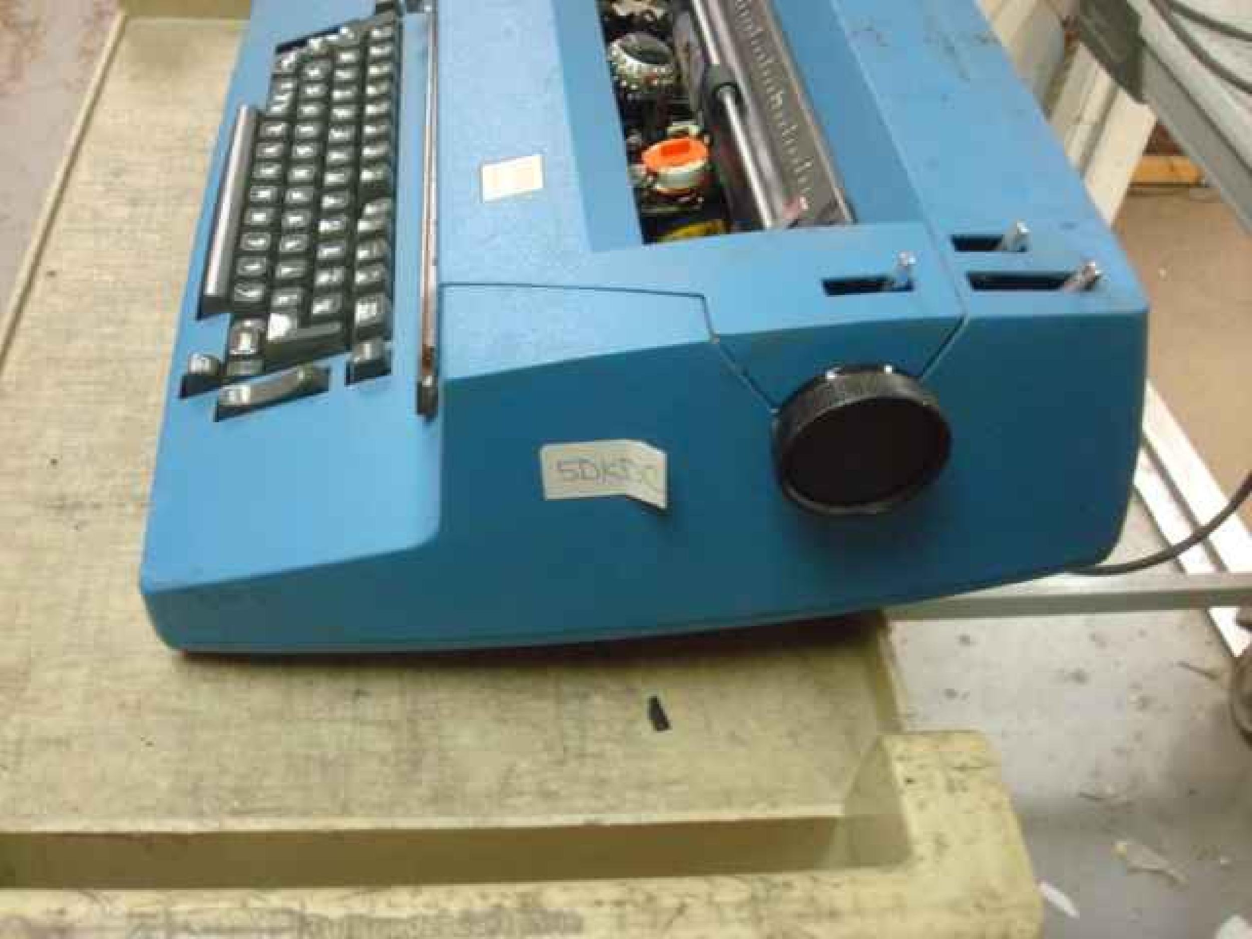 IBM SELECTRIC 2 SELECTRIC II ELECTRIC TYPEWRITER WORKING CONDITION NO RIBBON