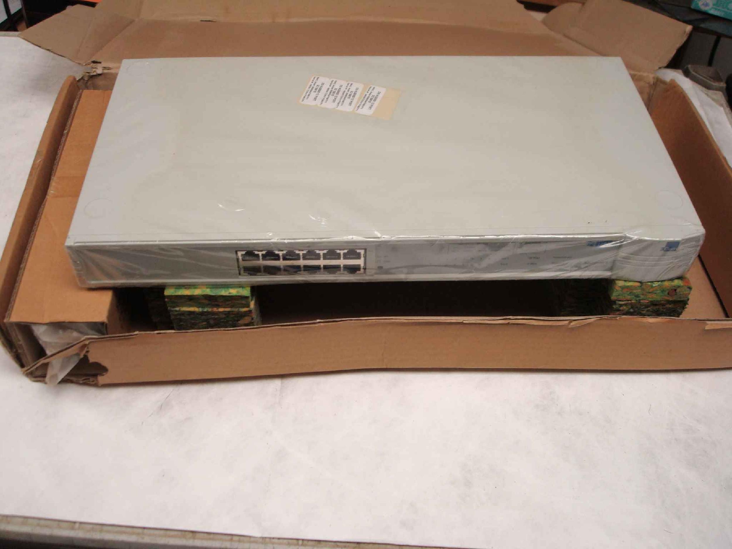 3COM / HP / HEWLETT PACKARD 1661-010-000-8.00 SUPERSTACK II DUAL SPEED HUB 500 12PORT 10/100 DISTRESSED BOX