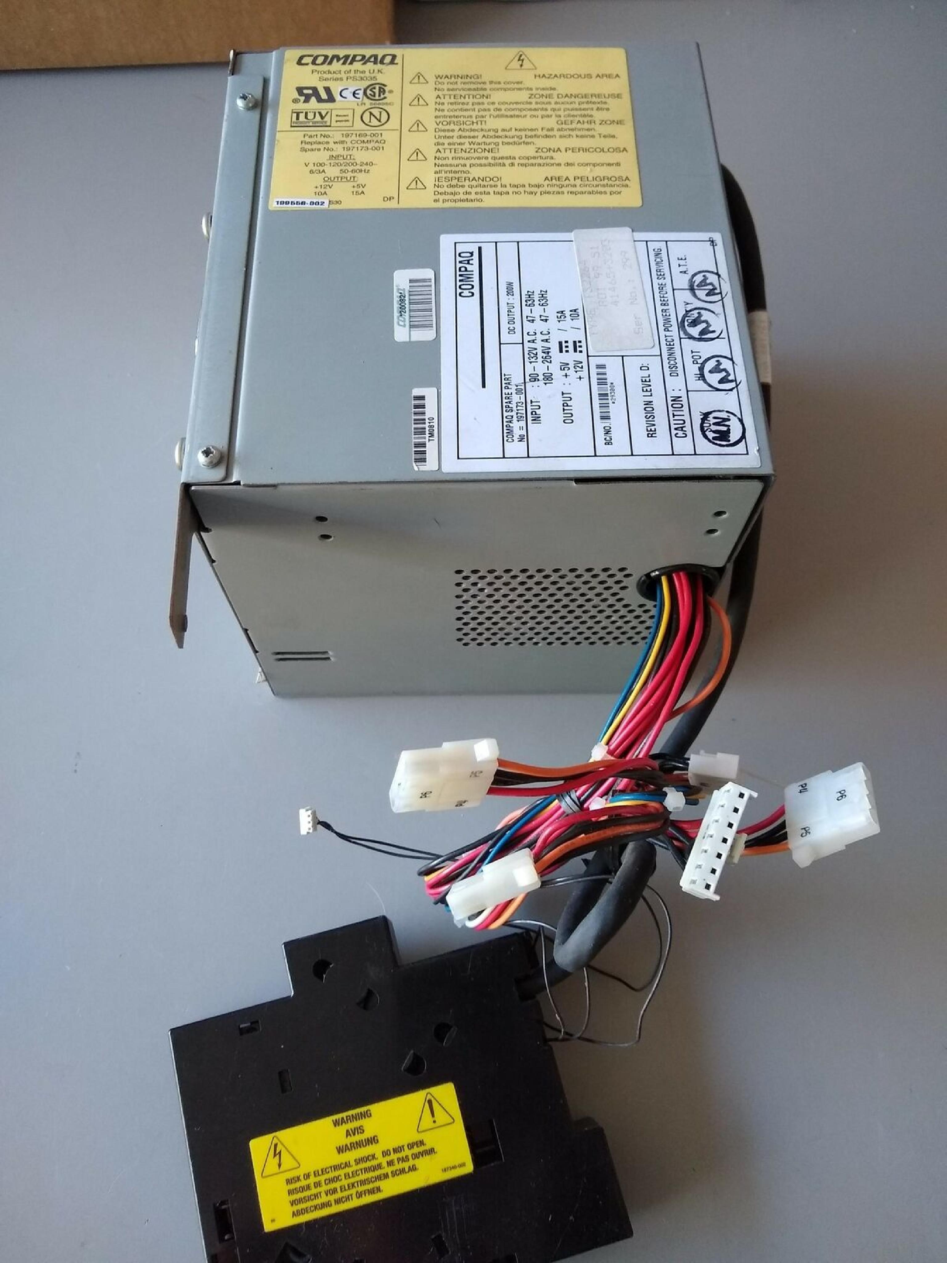 COMPAQ / HEWLETT PACKARD / HP 197173-001 RACKMOUNT 220W REDUNDANT POWER SUPPLY