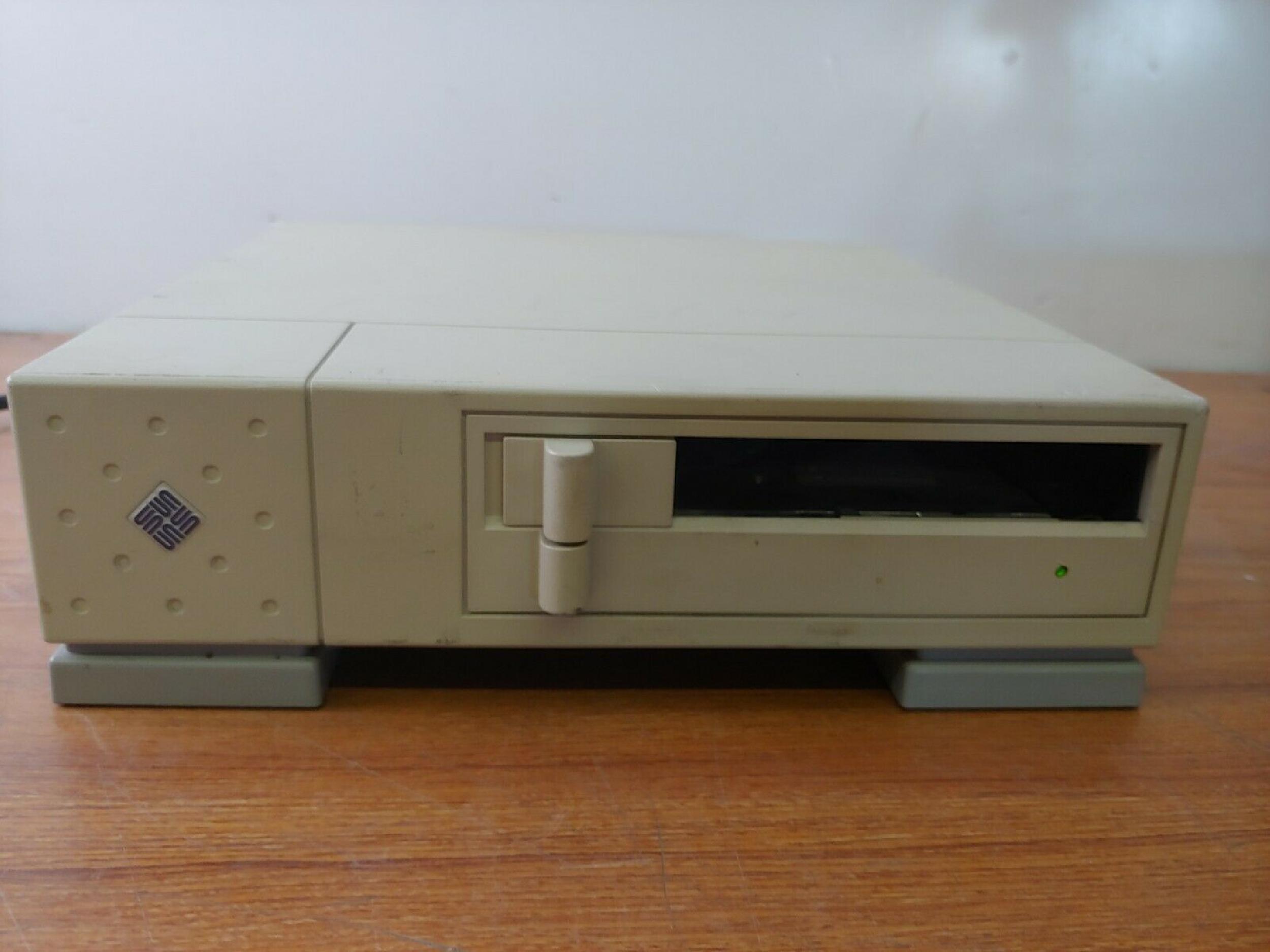 SUN MICROSYSTEMS 411 EXTERNAL 545MB SCSI HARD DRIVE 50PIN HD PORTS