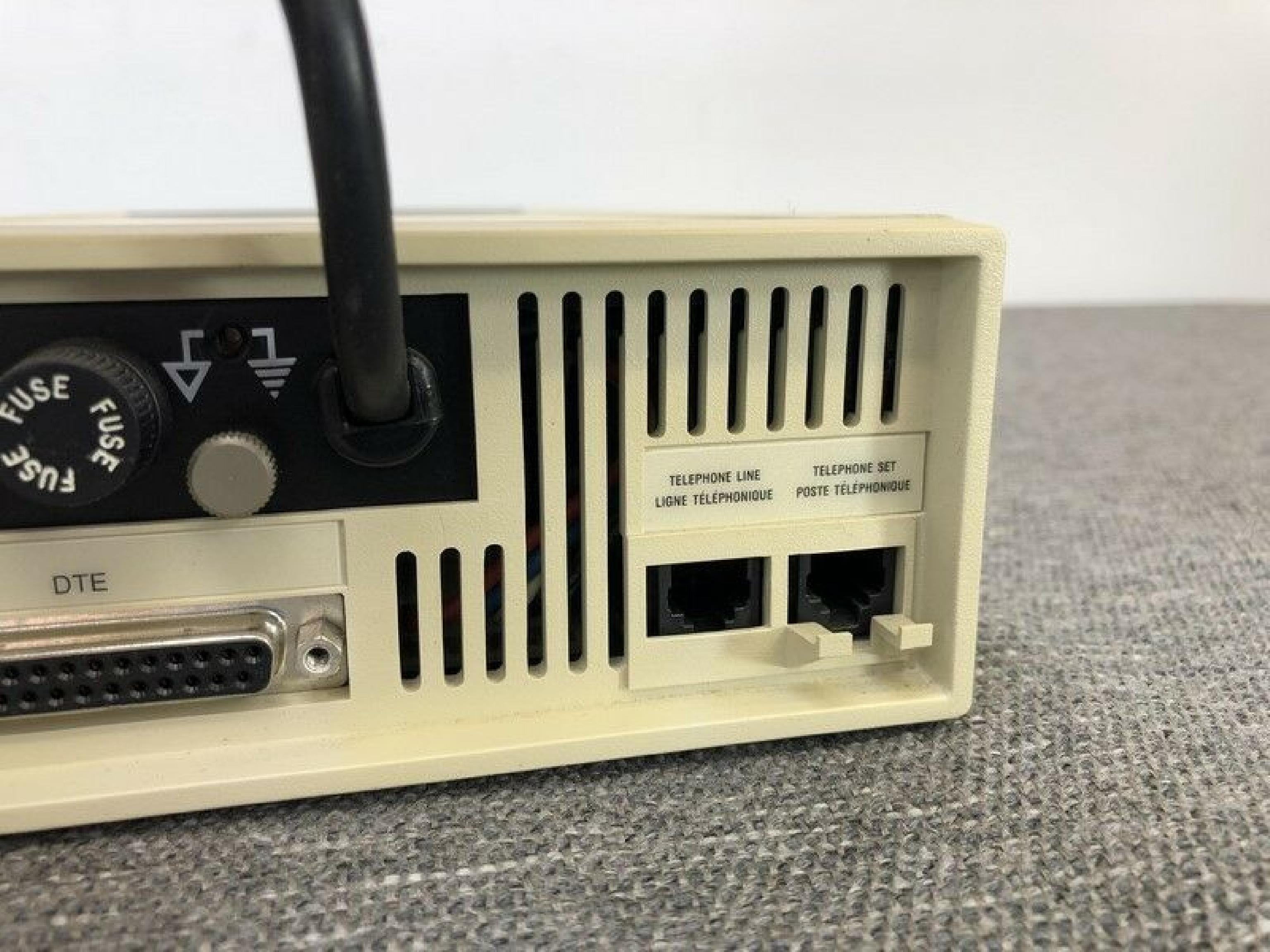 IBM 5853 2400BPS EXTERNAL MODEM