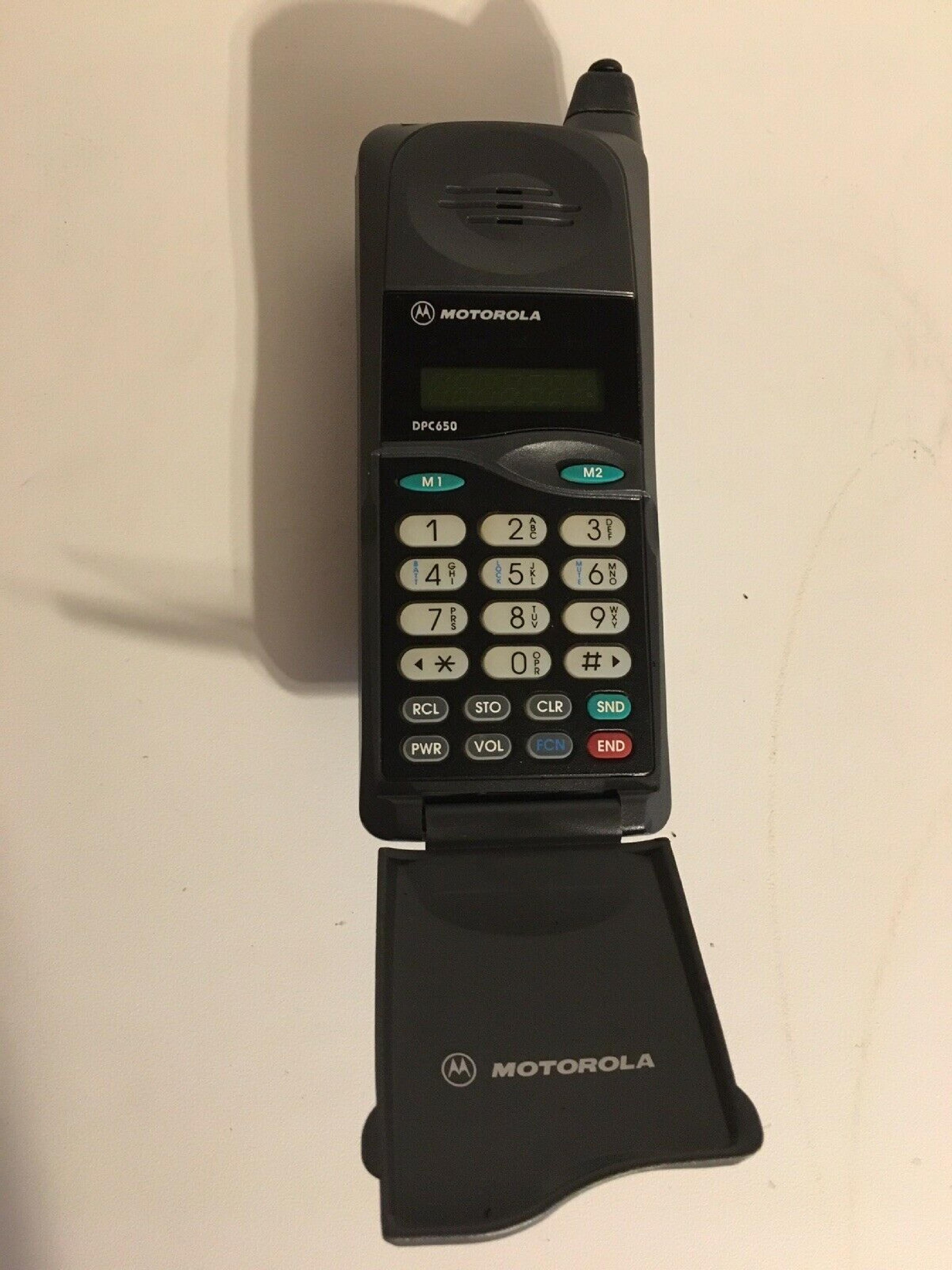 MOTOROLA DPC650 MICRO TAC CELLULAR PHONE