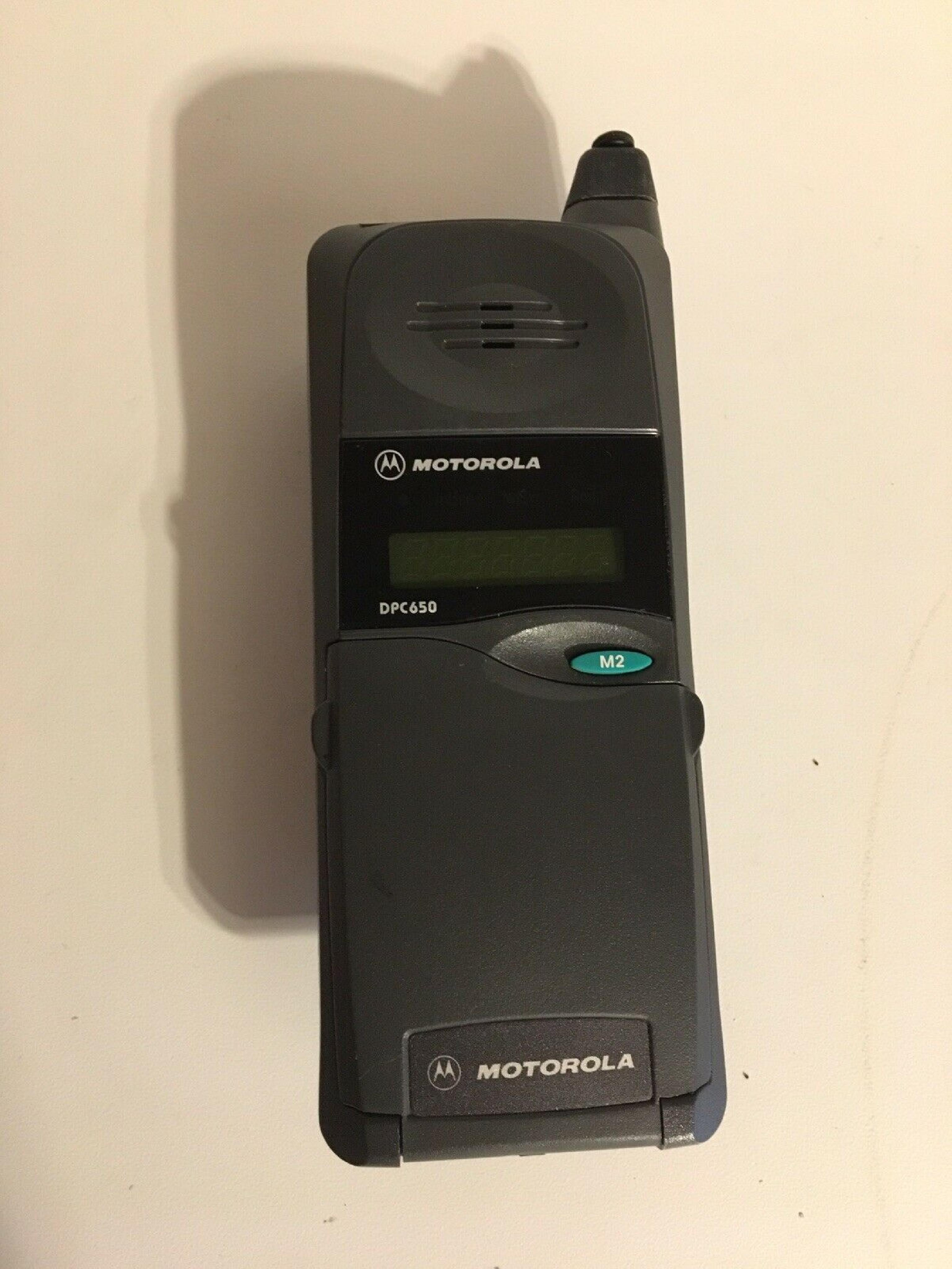 MOTOROLA DPC650 MICRO TAC CELLULAR PHONE