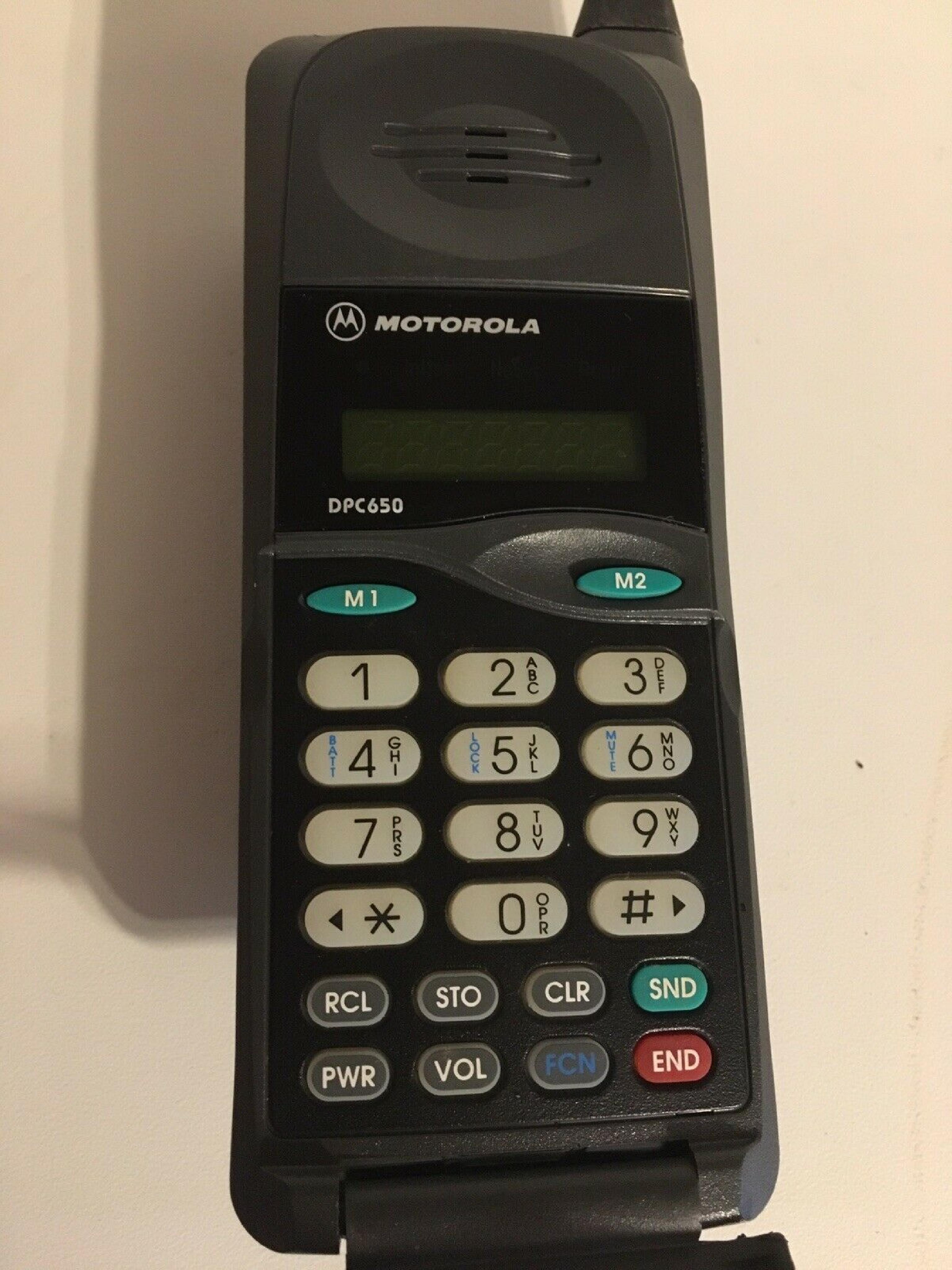 MOTOROLA DPC650 MICRO TAC CELLULAR PHONE