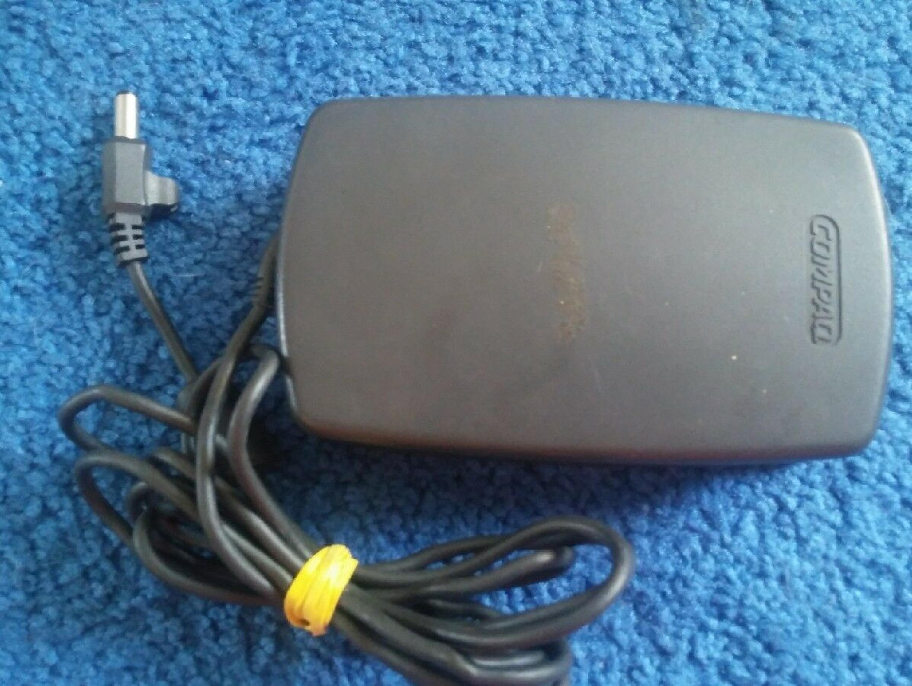 COMPAQ / HEWLETT PACKARD / HP 147679-001 AC ADAPTER 16.5V 2.6A