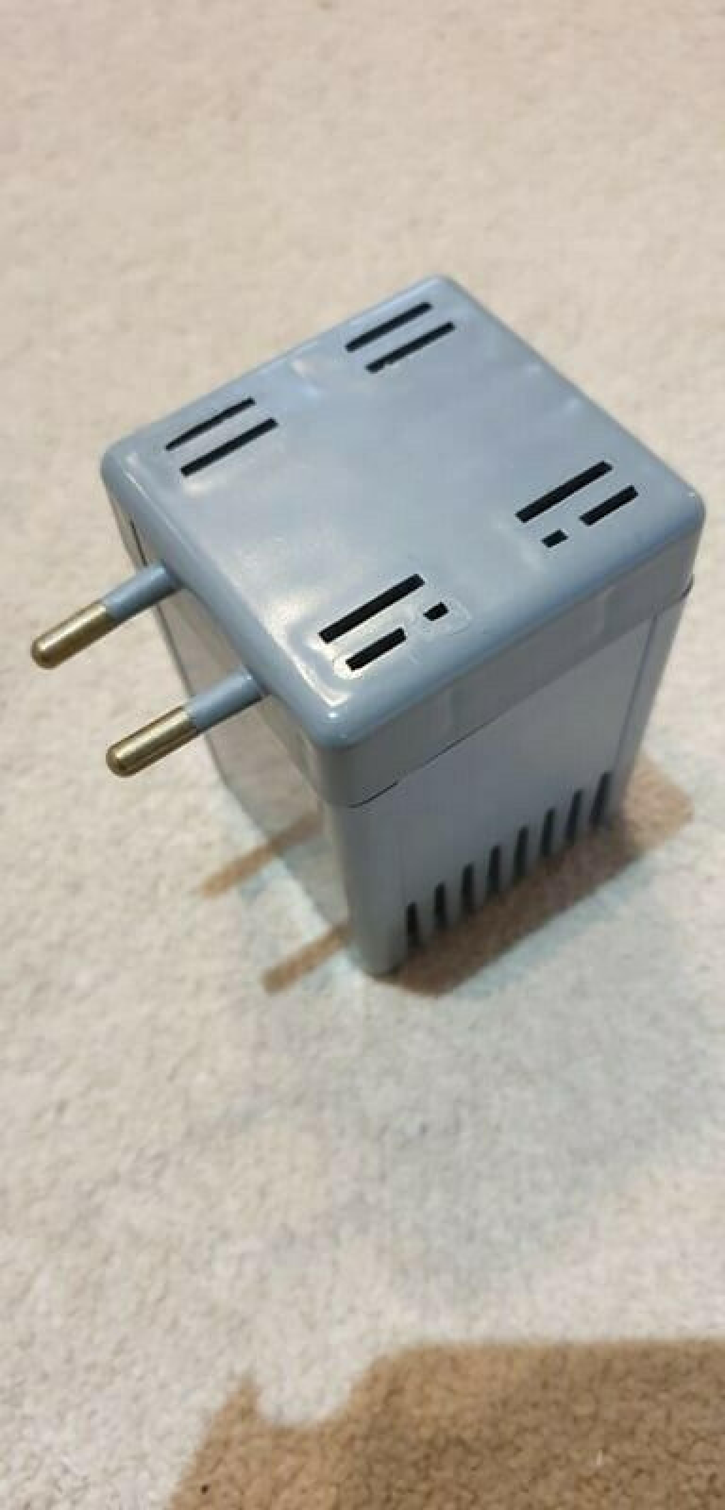 ARCHER 273-1410 EUROPEAN TO AMERICAN VOLTAGE AND FREQUENCY ADAPTER