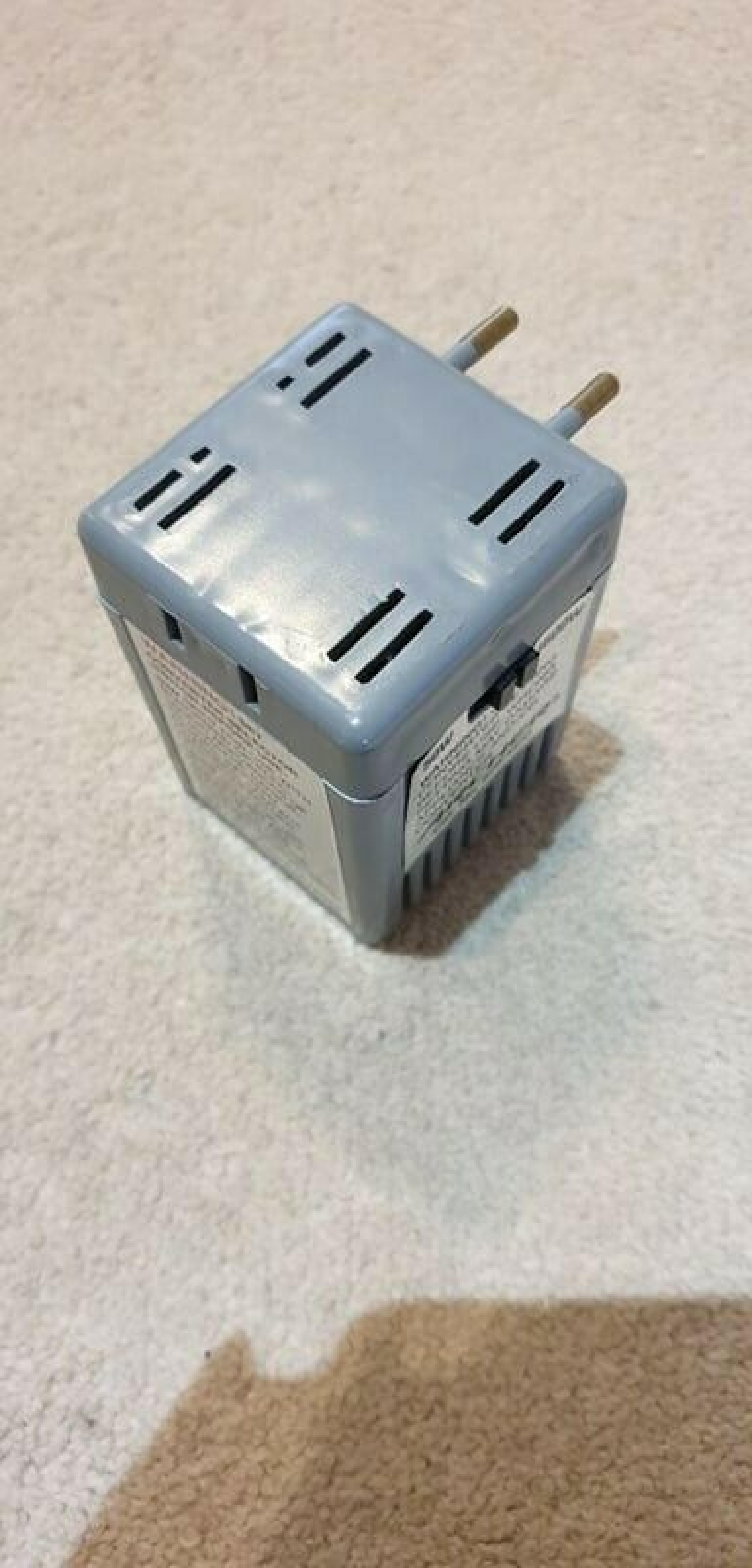 ARCHER 273-1410 EUROPEAN TO AMERICAN VOLTAGE AND FREQUENCY ADAPTER