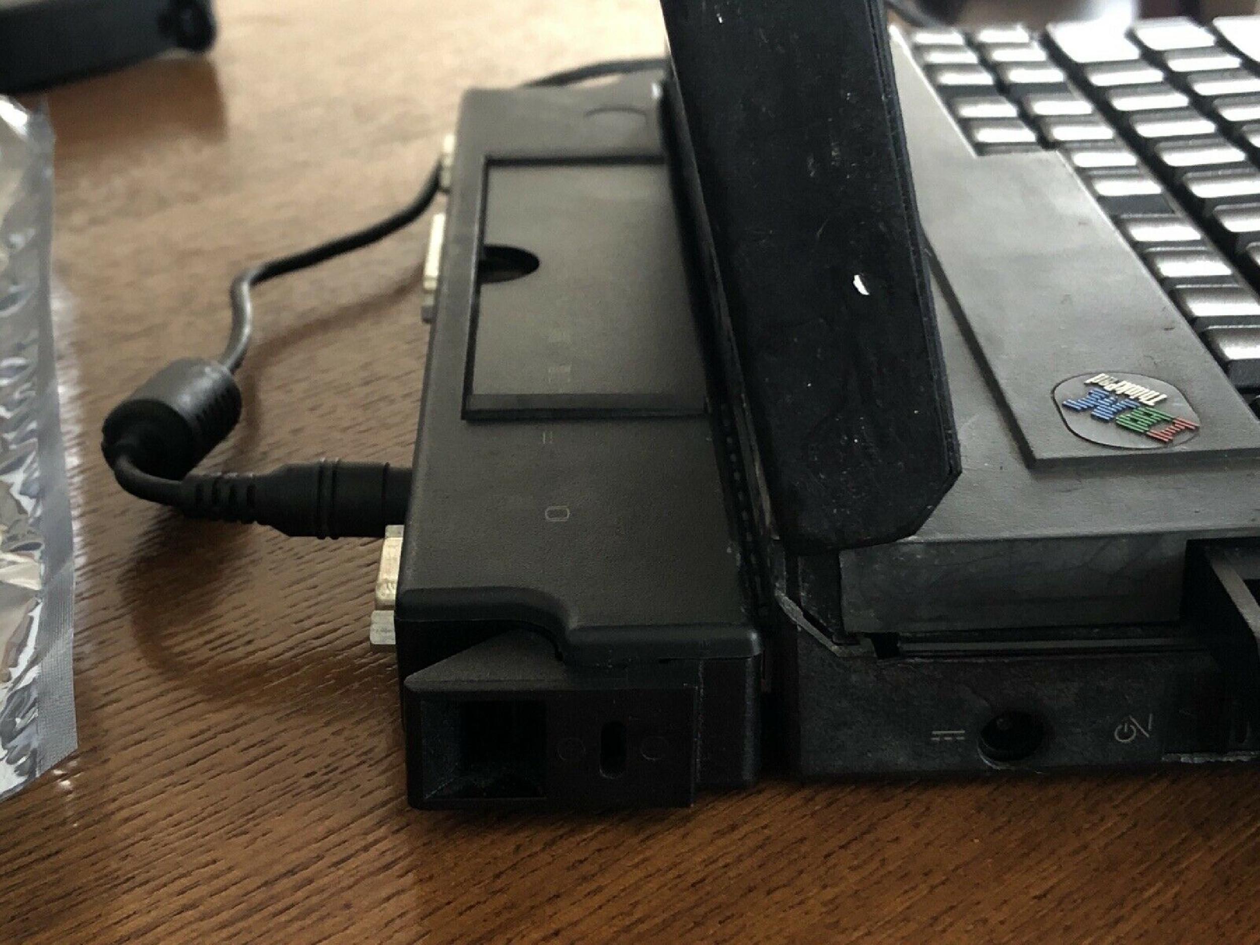 IBM 04H6915 PORT REPLICATOR THINKPAD 701 2630 (MULTIPORT II)