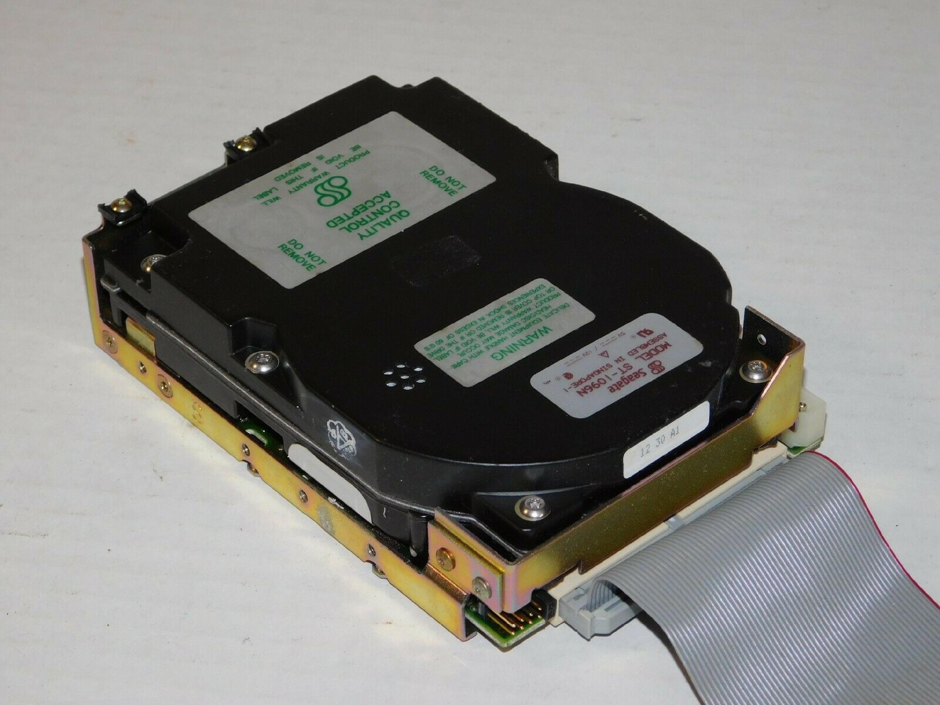 SEAGATE ST-1096N 84MB SCSI HARD DRIVE HALF HEIGHT 2,7 RLL 3.5