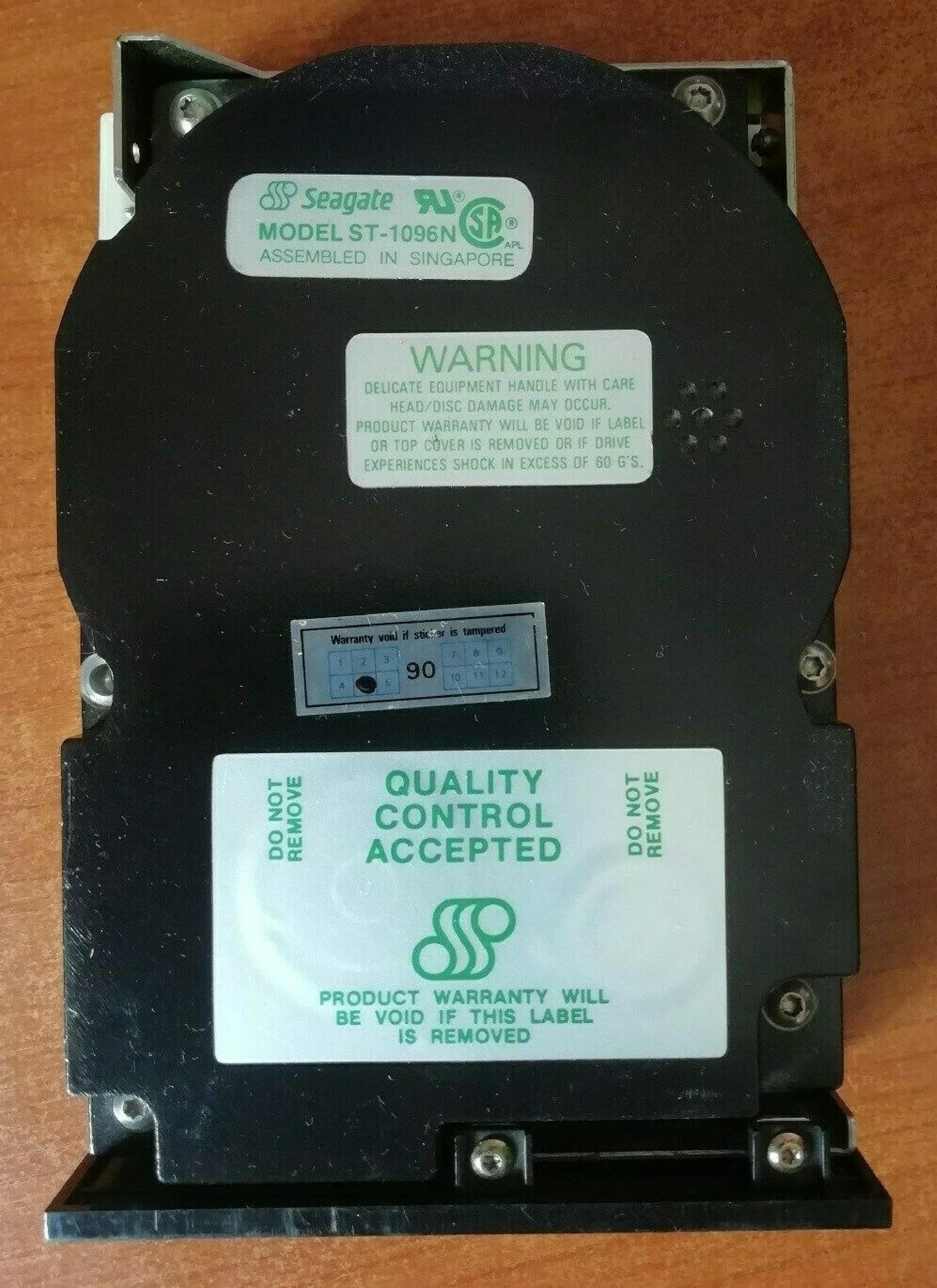 SEAGATE ST-1096N 84MB SCSI HARD DRIVE HALF HEIGHT 2,7 RLL 3.5