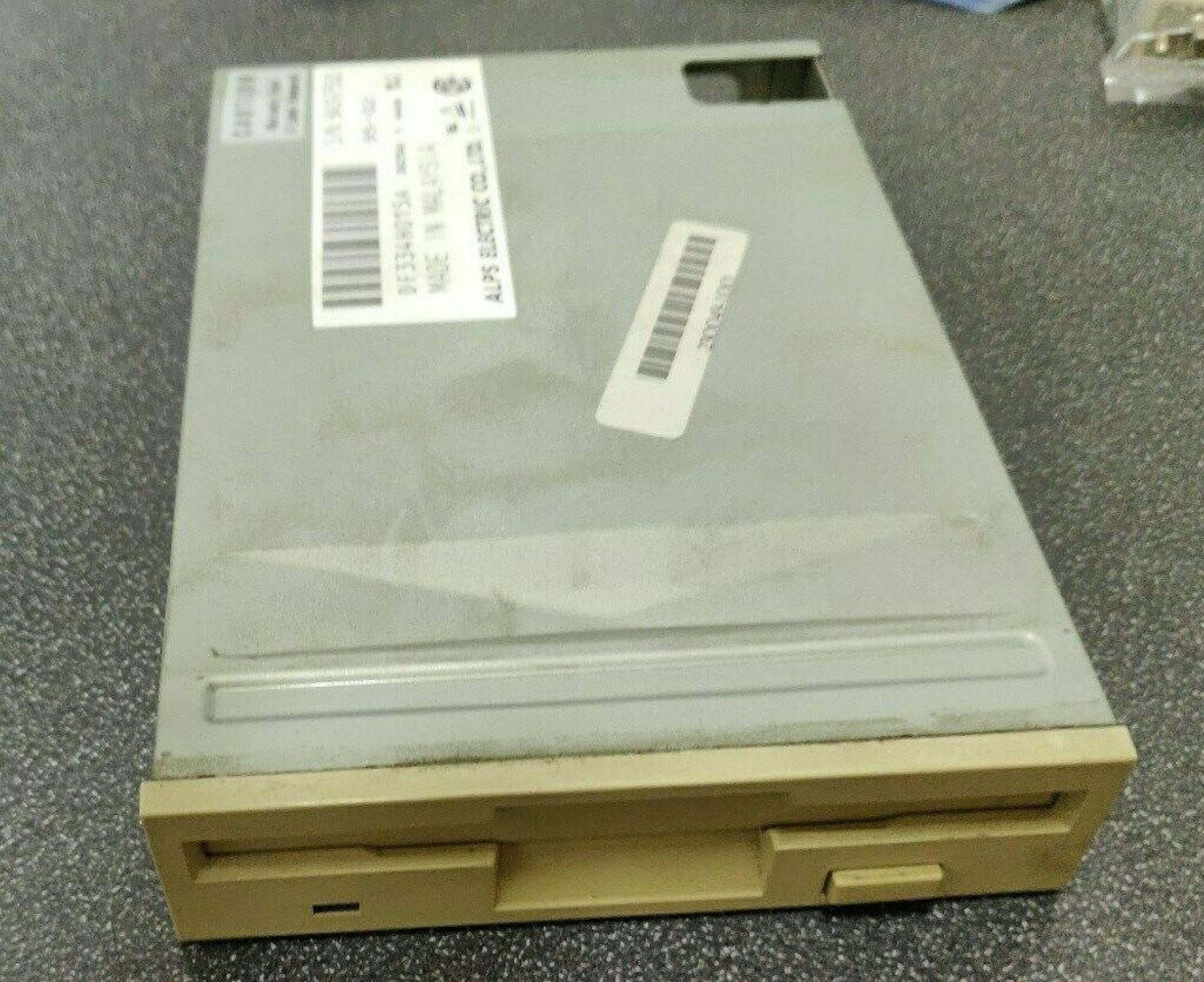 ALPS ELECTRIC DF334H015A 3.5 INCH FLOPPY DRIVE 1.44MB