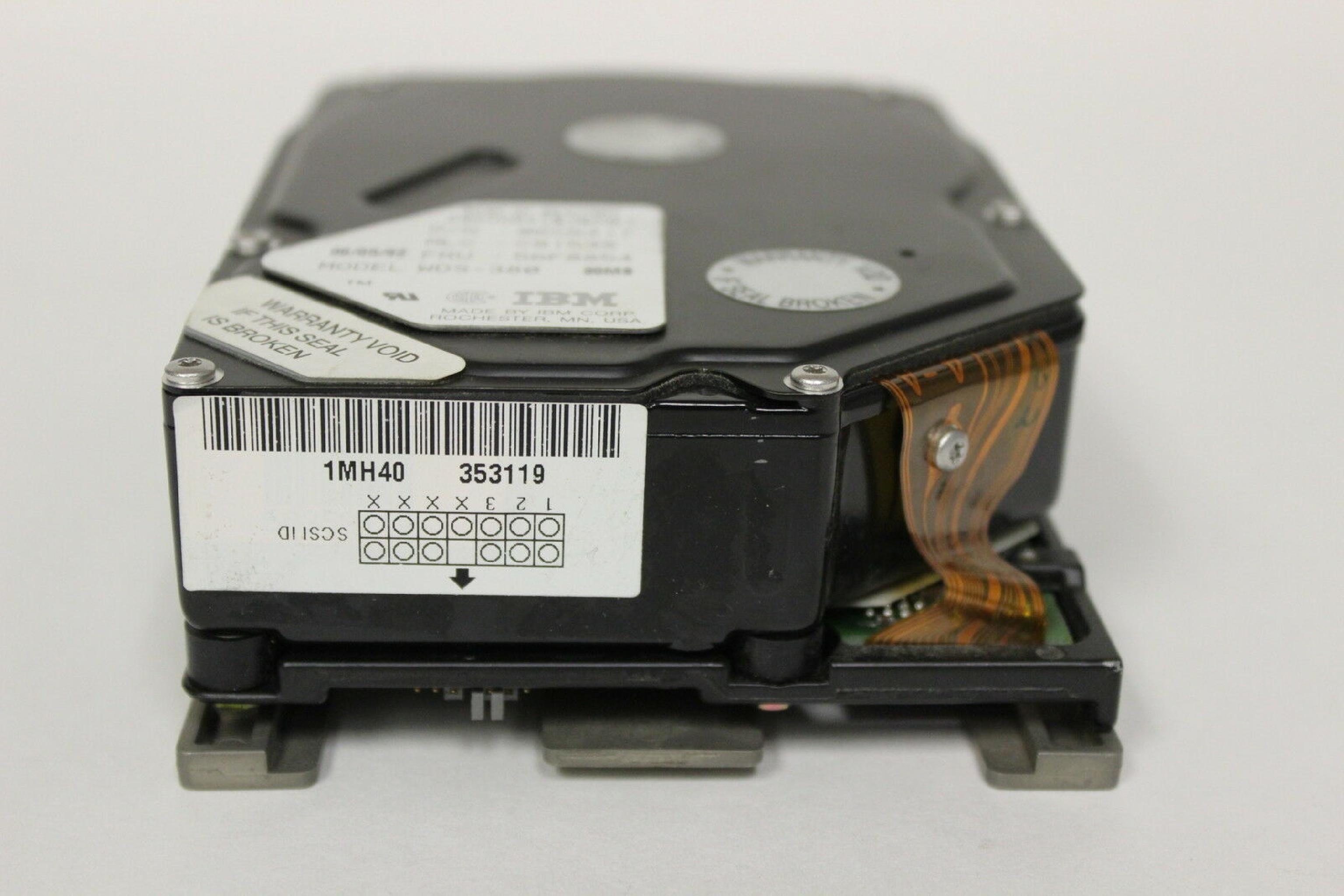 IBM 56F8854 80MB SCSI HARD DRIVE 8565-121 WDS-380S