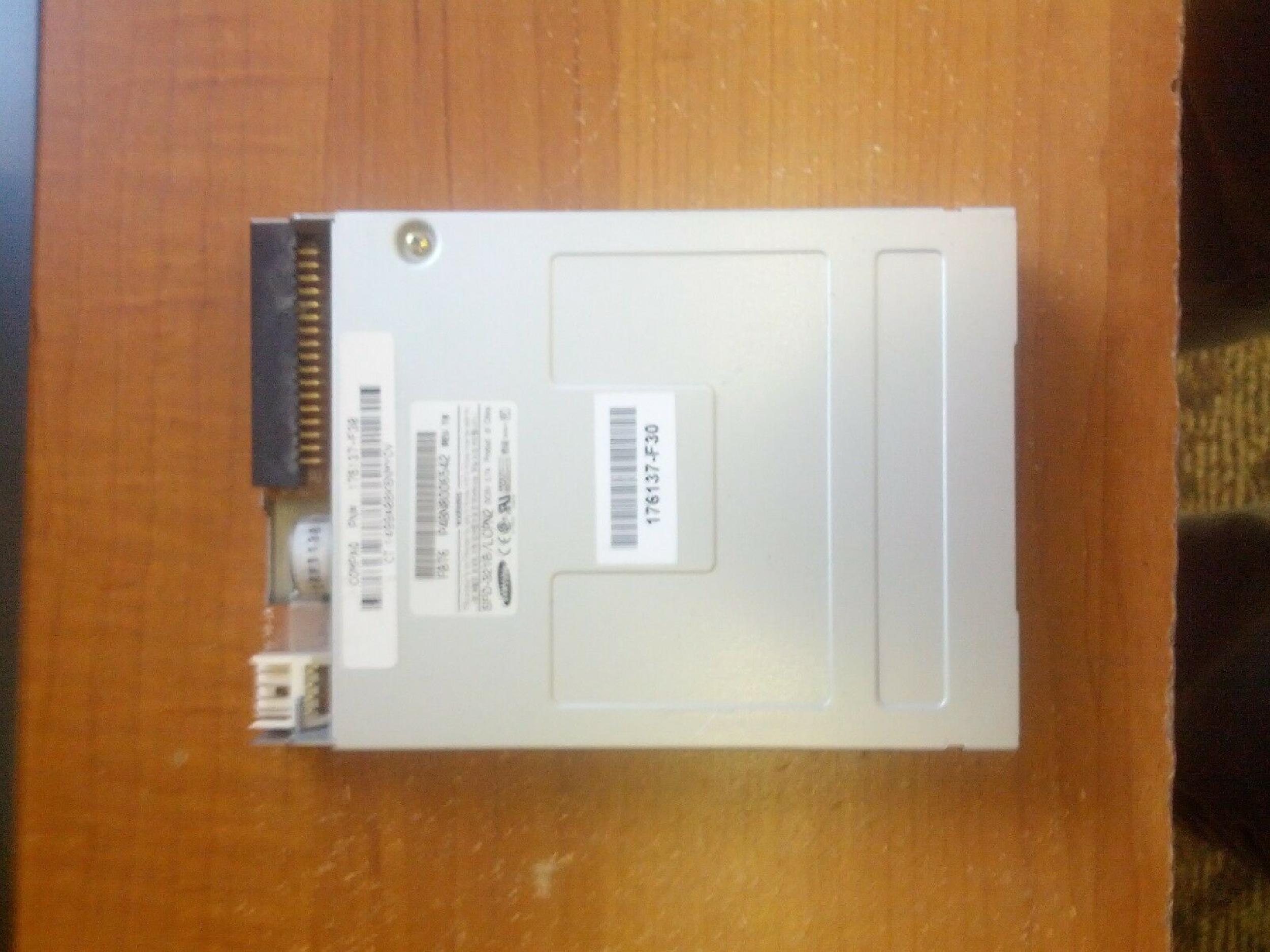 SAMSUNG SFD-321B/LCPN2 1.44 FLOPPY DRIVE NO BEZEL