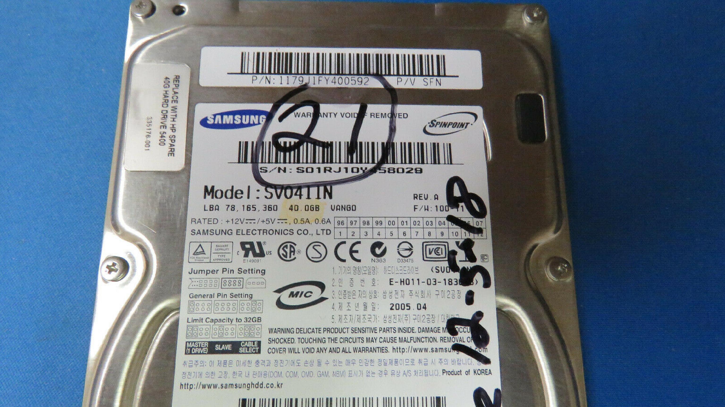 SAMSUNG / SEAGATE SP0411N 40GB 3.5 INCH 7200 RPM IDE HARD DRIVE P/V SSN SLIM HD DATE: 2004.04 LBA: 78,165,360 REV: A F/W: 100-11 PANGO 2004.06 2004.09 2004.10 2004.11 2004.02 2005.03 2004.05 REV F/W DATE 2004.03