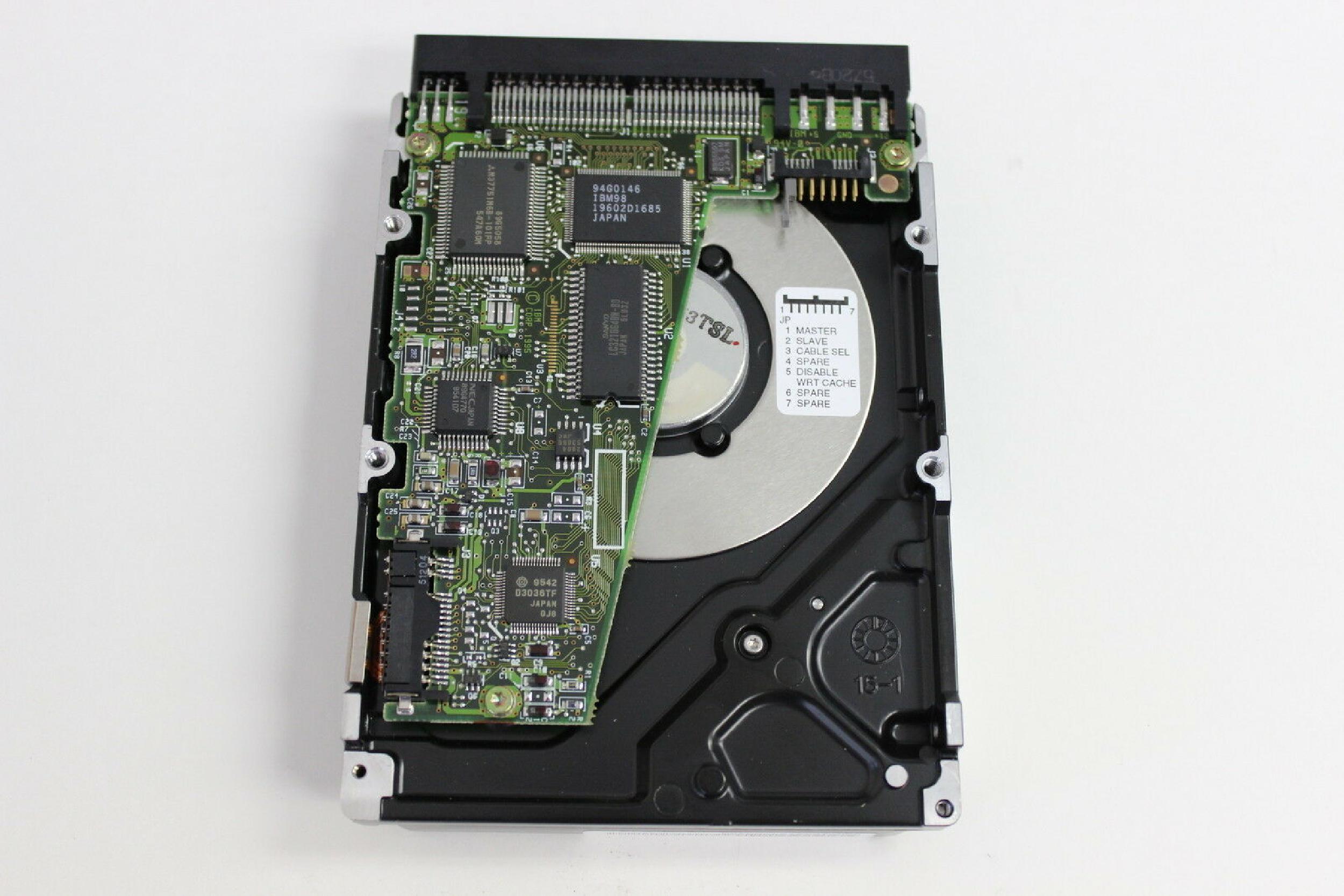 IBM DJAA-31700 1.7GB AT IDE 3.5 INCH HARD DRIVE