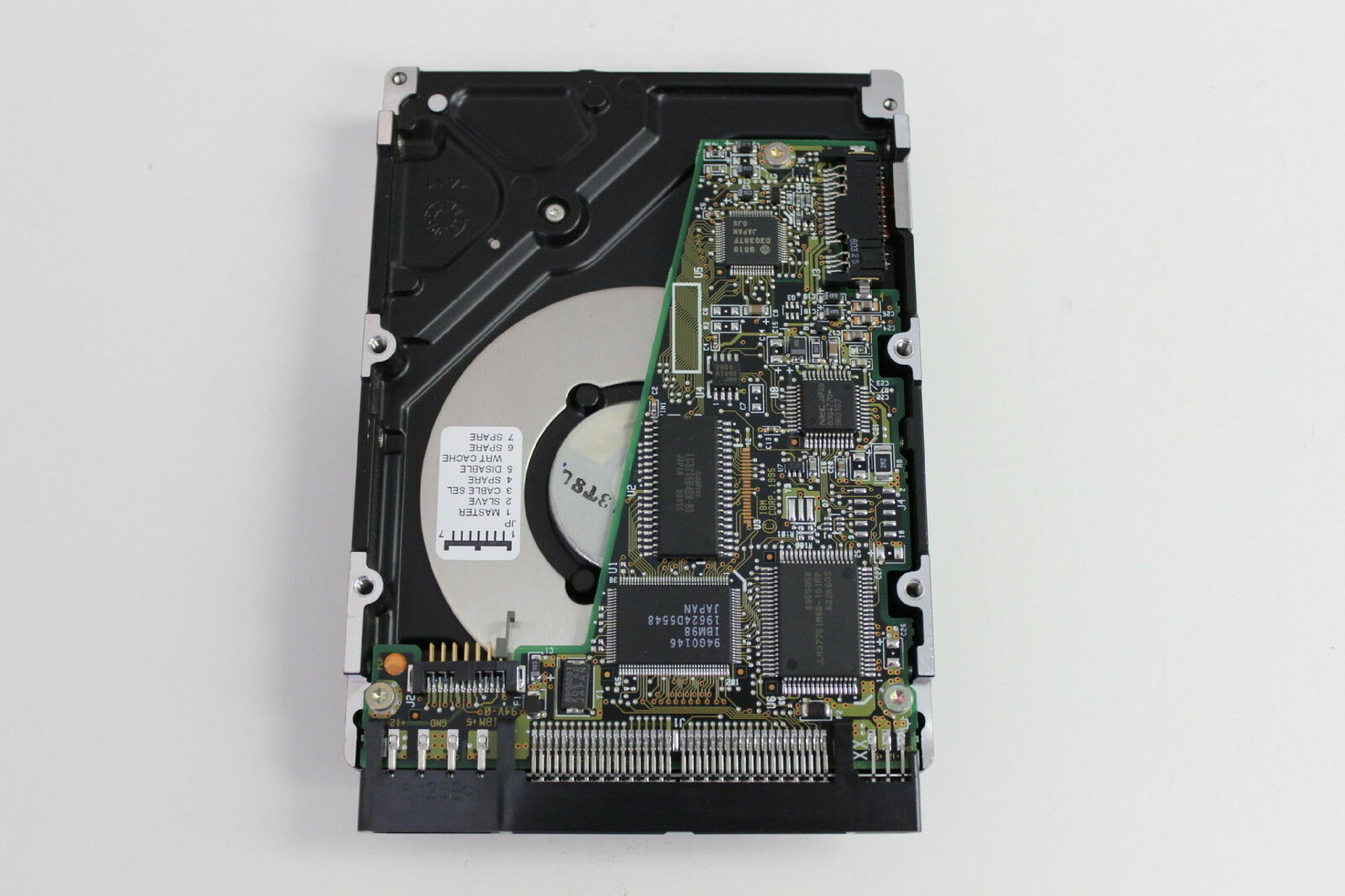 IBM 06H9064 1.7GB AT IDE 3.5 INCH HARD DRIVE