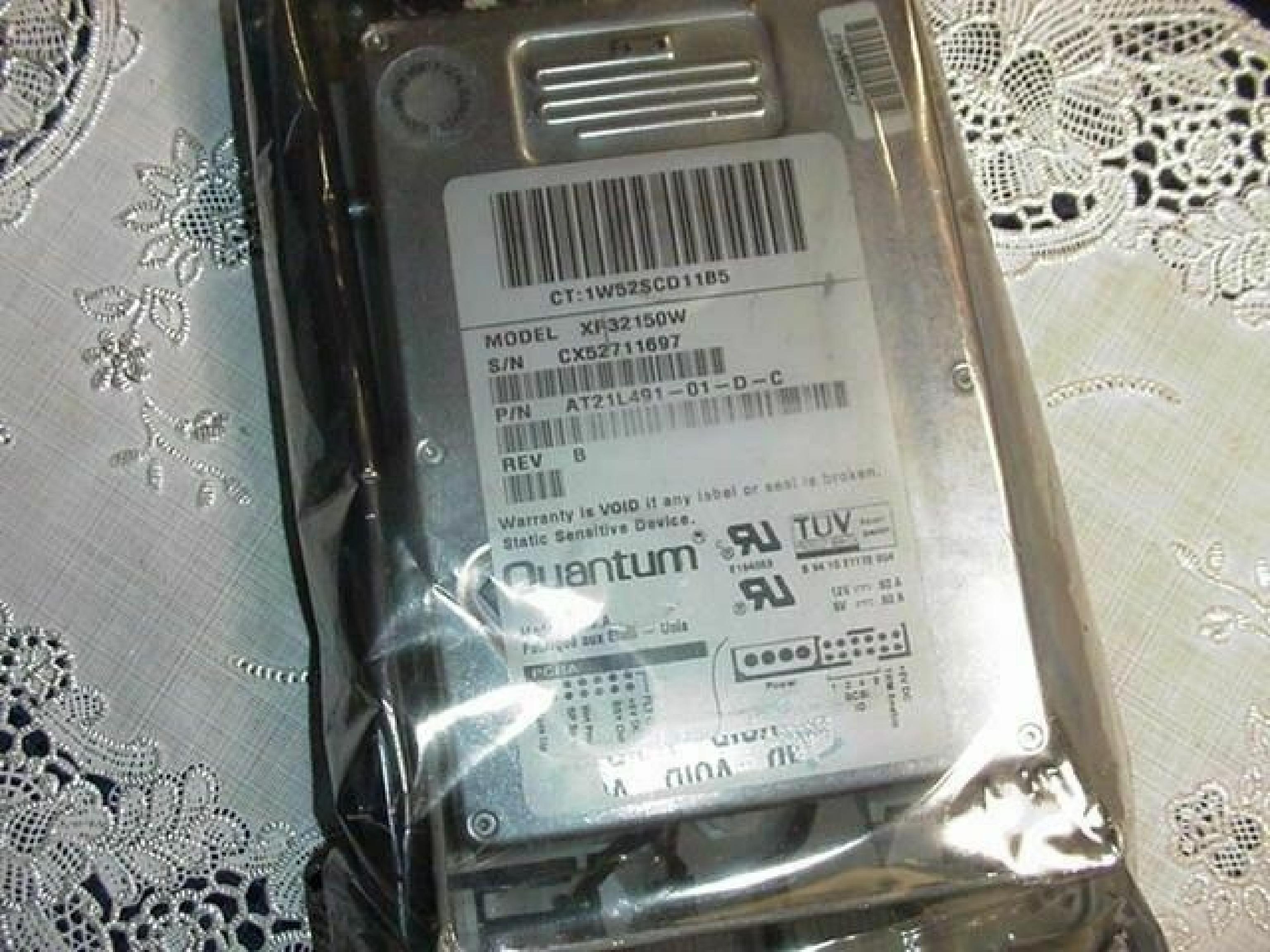 IBM / QUANTUM XP32150W 2.5GB 68 PIN FAST WIDE SCSI DRIVE - TESTED 68PIN REV H