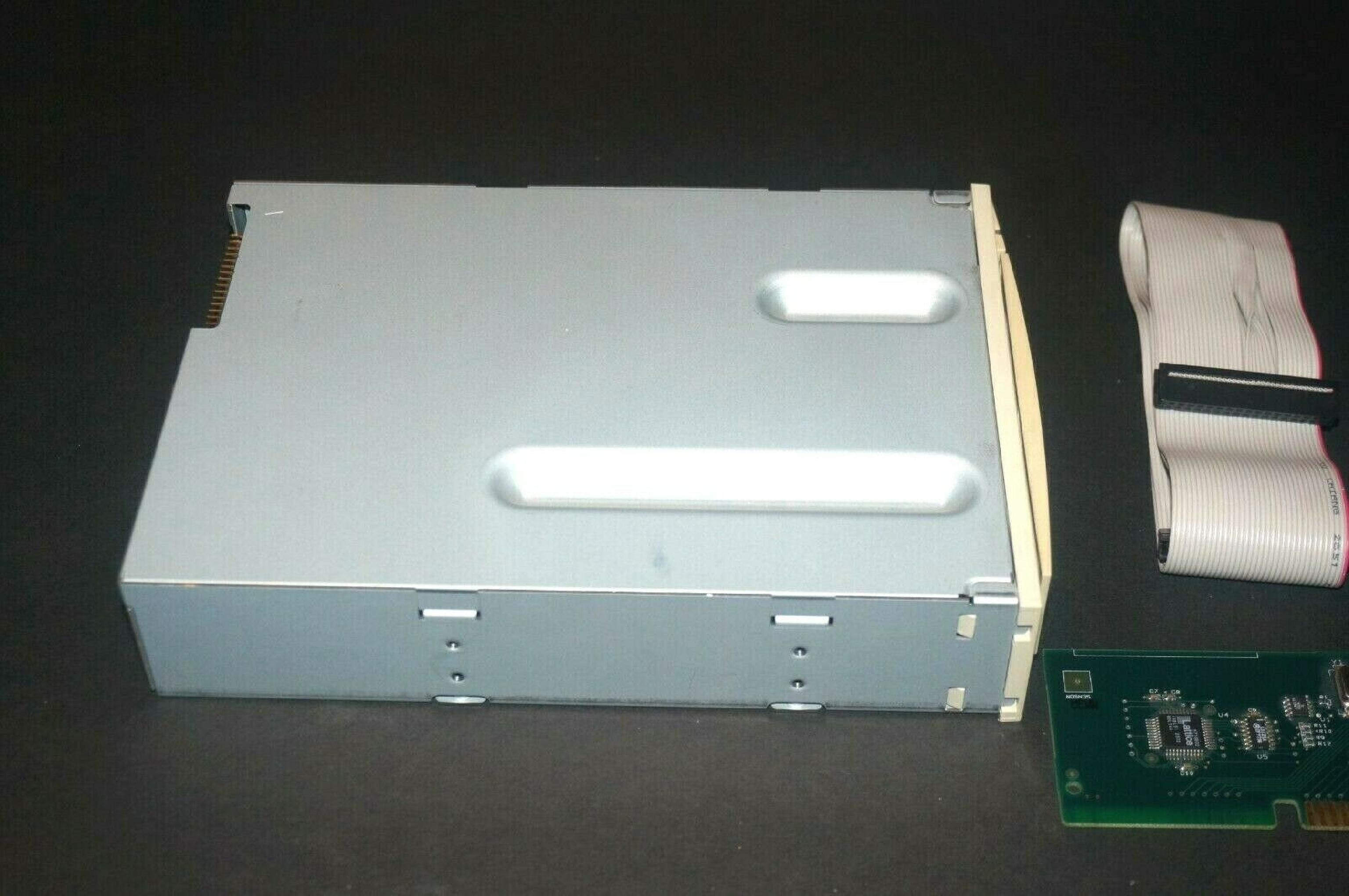 IOMEGA IO1000MI TAPE DRIVE WHITE HH