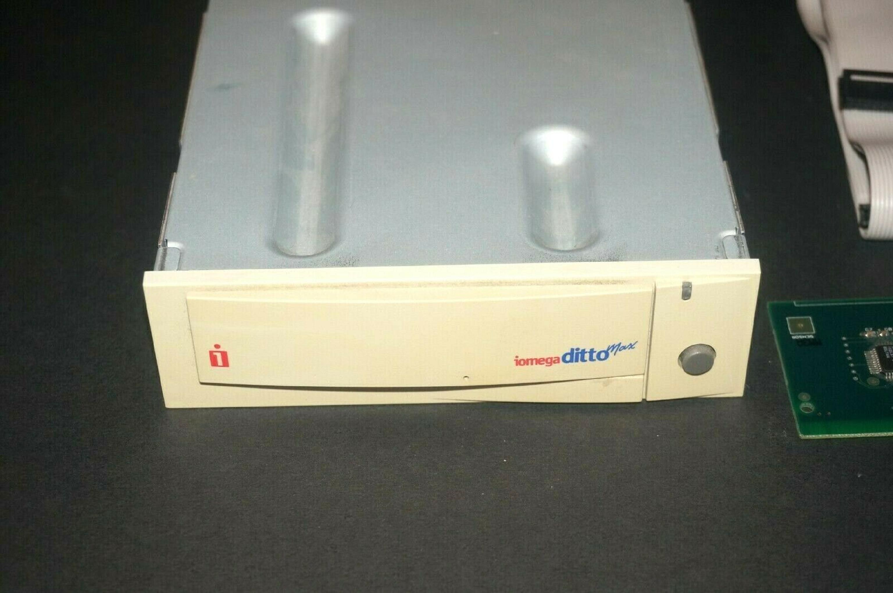 IOMEGA IO1000MI TAPE DRIVE WHITE HH