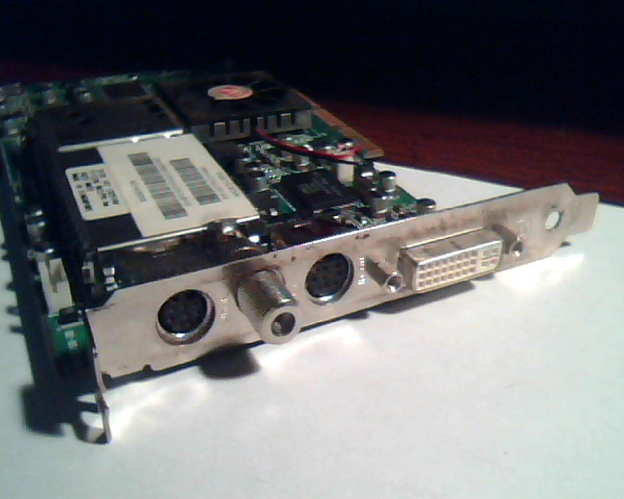 ATI 109-73700-20 32MB AGP VIDEO CARD WITH VIDEO IN/OUT TV AND DVI PORTS
