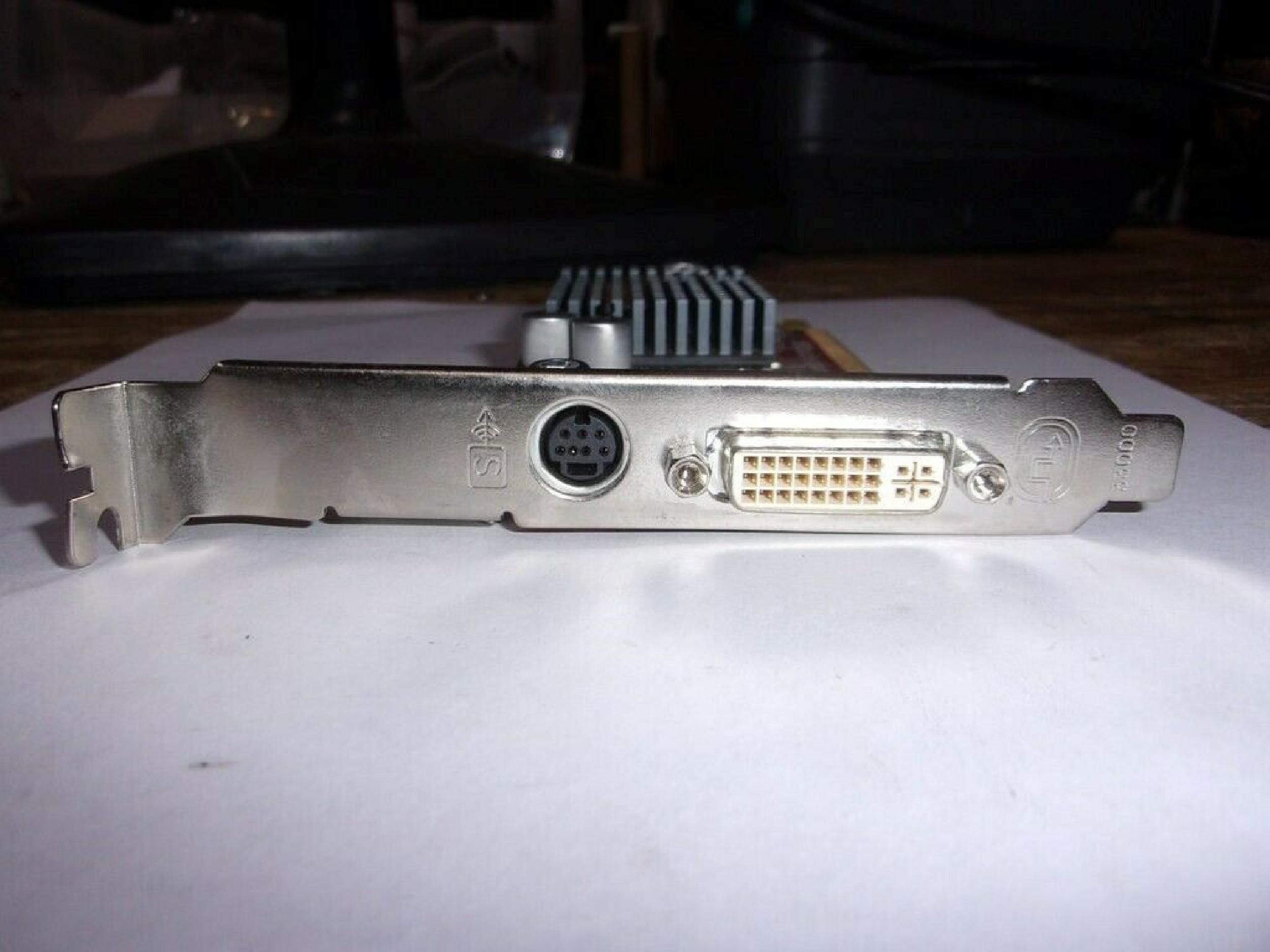 ATI 109-A26000-00 64MB PCI-E VIDEO CARD WITH DVI AND S-VIDEO OUTPUTS RADEON X300 128MB S-VID PORTS SVIDEO PCIE PRO