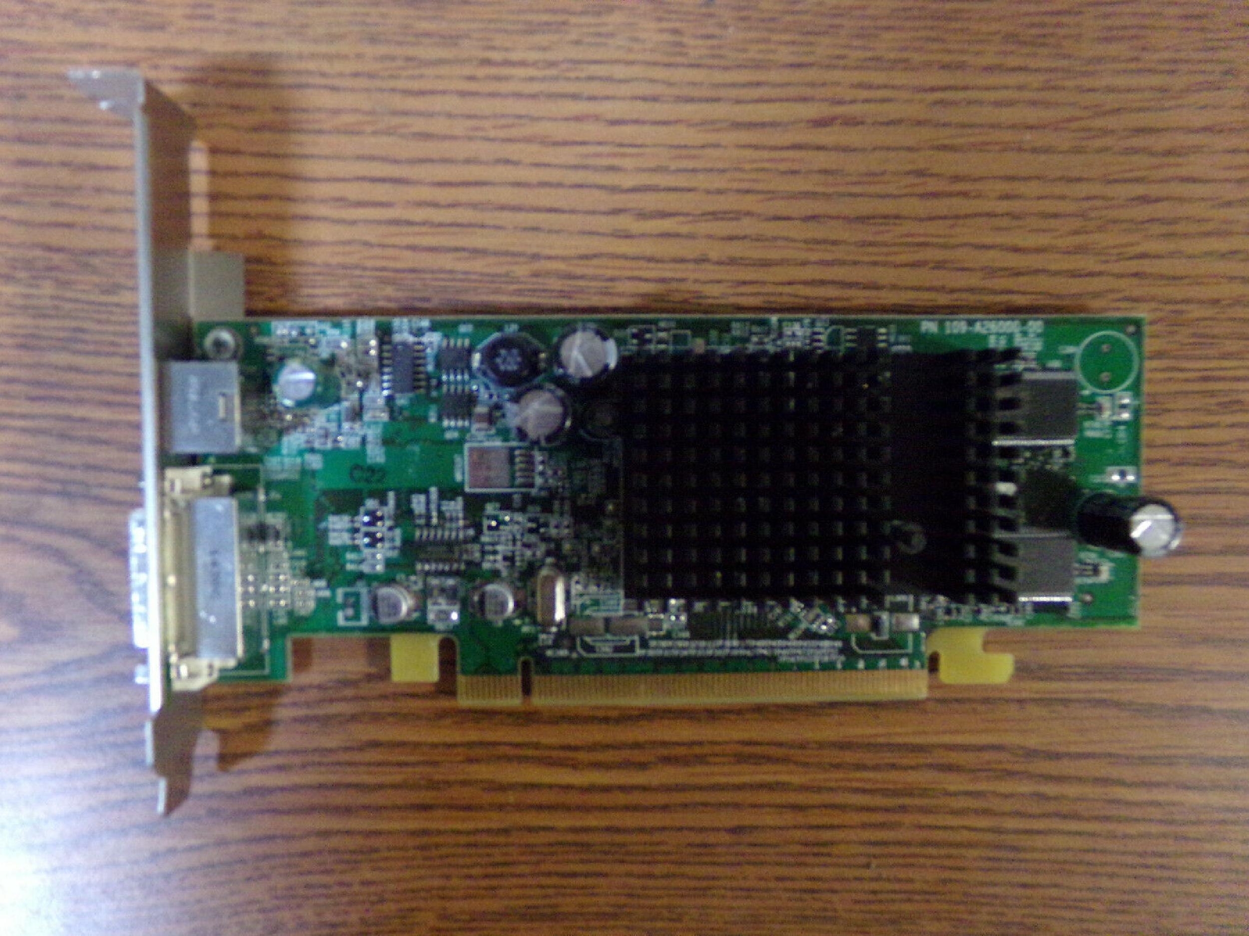ATI 0J3887 64MB PCI-E VIDEO CARD WITH DVI AND S-VIDEO OUTPUTS X300 SVIDEO PCIE