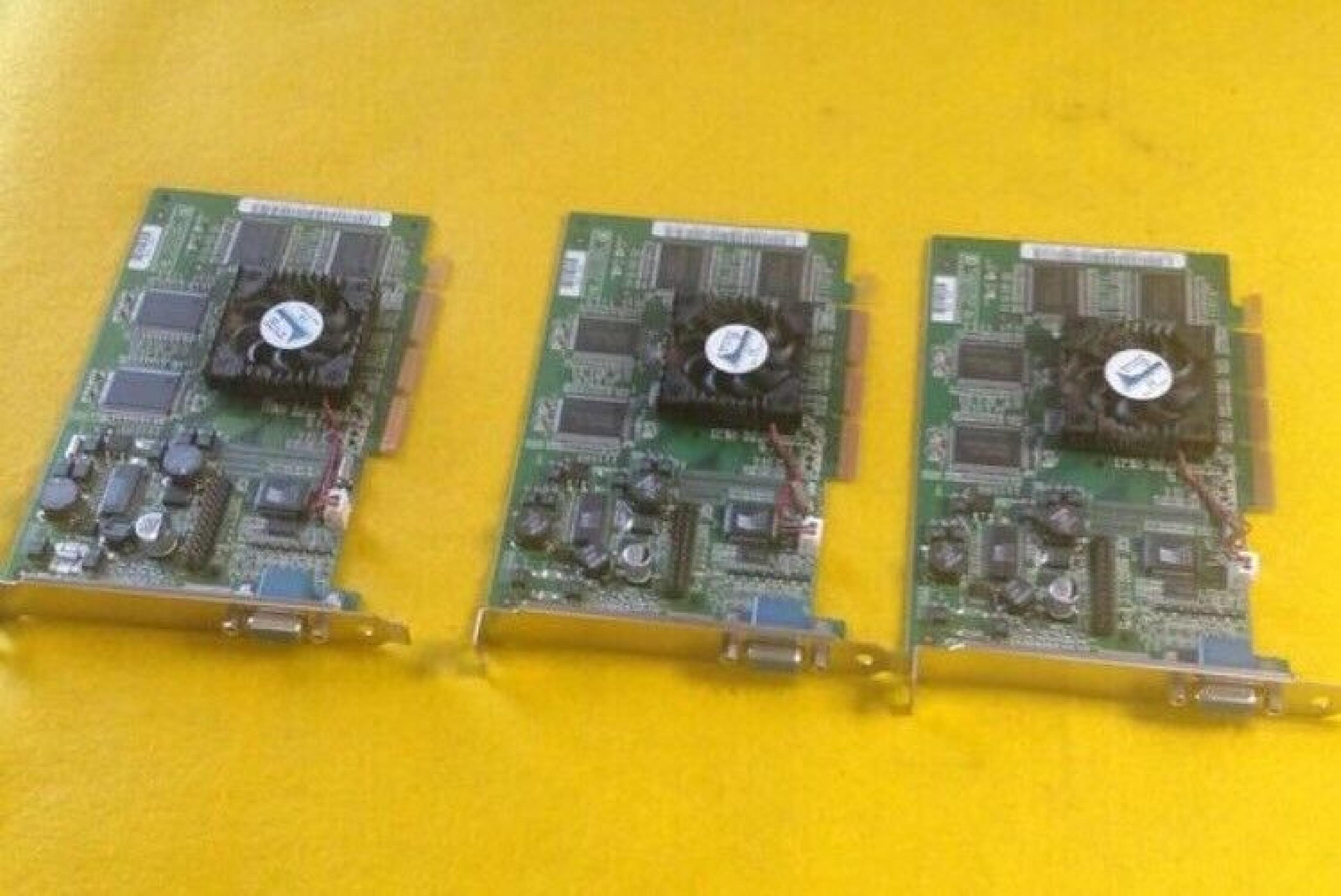 NVIDIA 180-P0020-0100-E05 32MB AGP VIDEO CARD WITH VGA OUTPUT