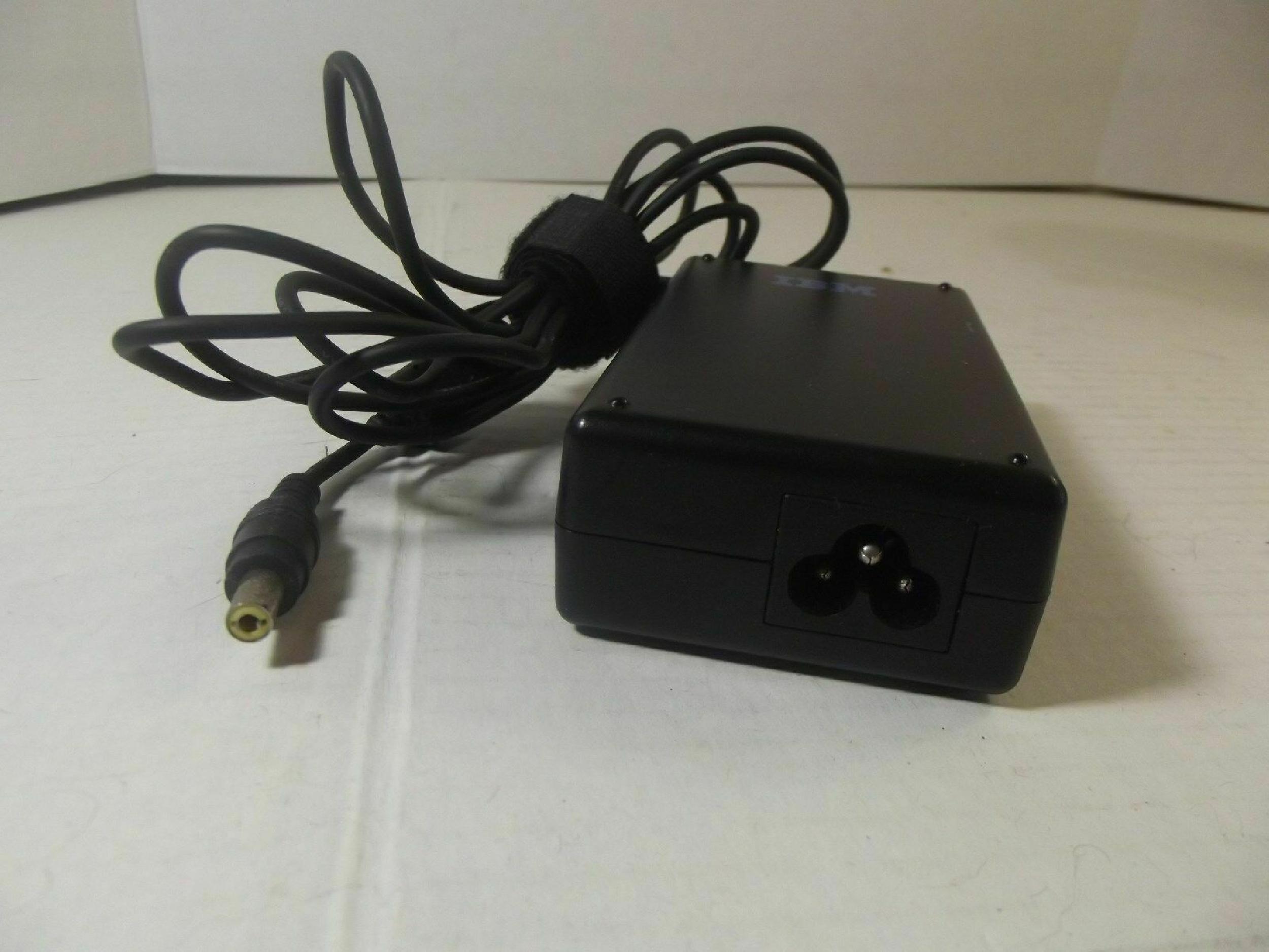 IBM 83H6339 AC ADAPTER 16VDC 3.36A, 6FT CABLE WITH BARREL CONNECTOR, OD:5.5MM, ID:2.45MM, DESKTOP STYLE, NEGATIVE OUTSIDE POLE FOR THINKPAD 380 AND 600 16V DC 3.36A CONNECTOR