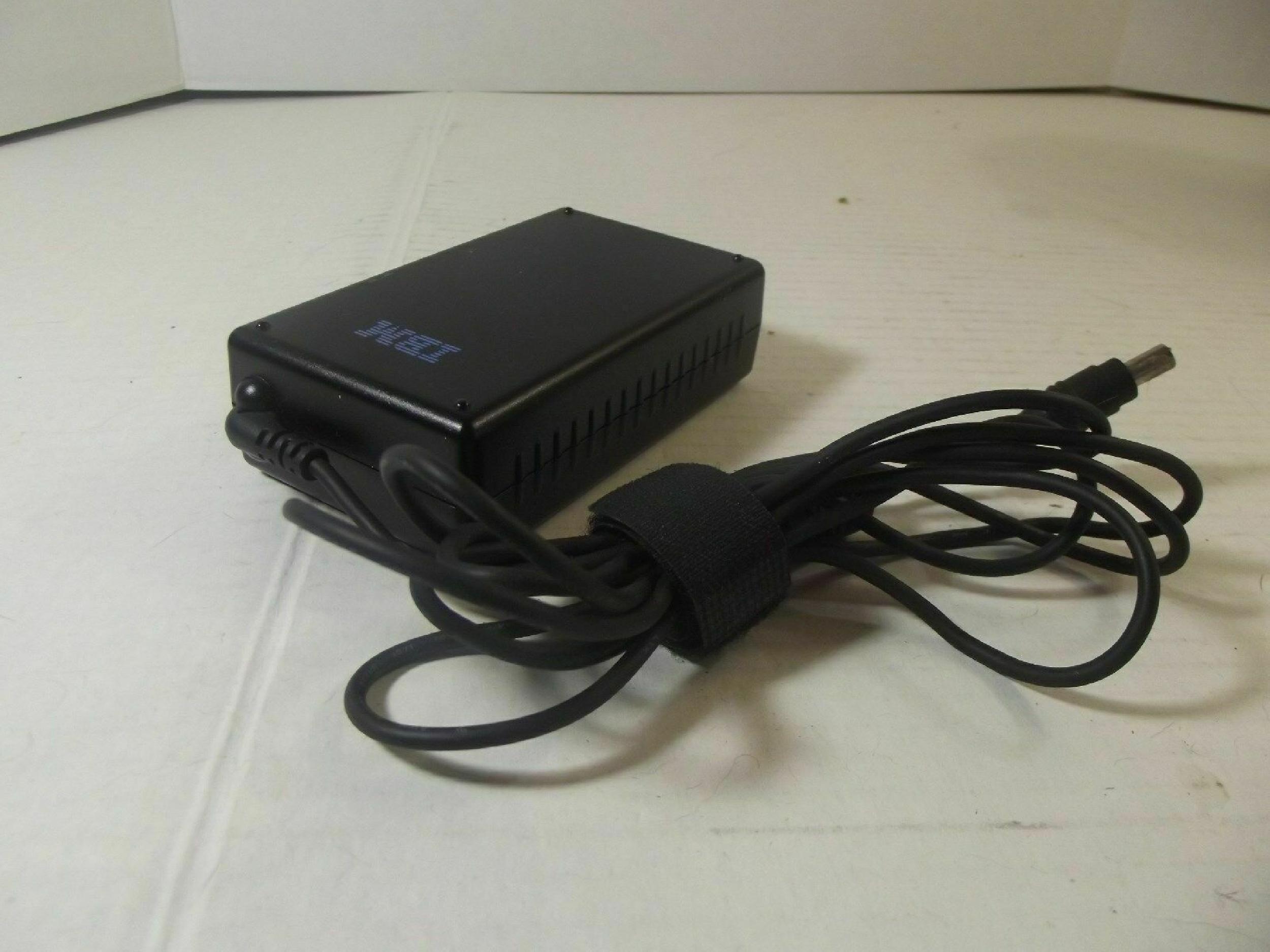 IBM 83H6339 AC ADAPTER 16VDC 3.36A, 6FT CABLE WITH BARREL CONNECTOR, OD:5.5MM, ID:2.45MM, DESKTOP STYLE, NEGATIVE OUTSIDE POLE FOR THINKPAD 380 AND 600 16V DC 3.36A CONNECTOR