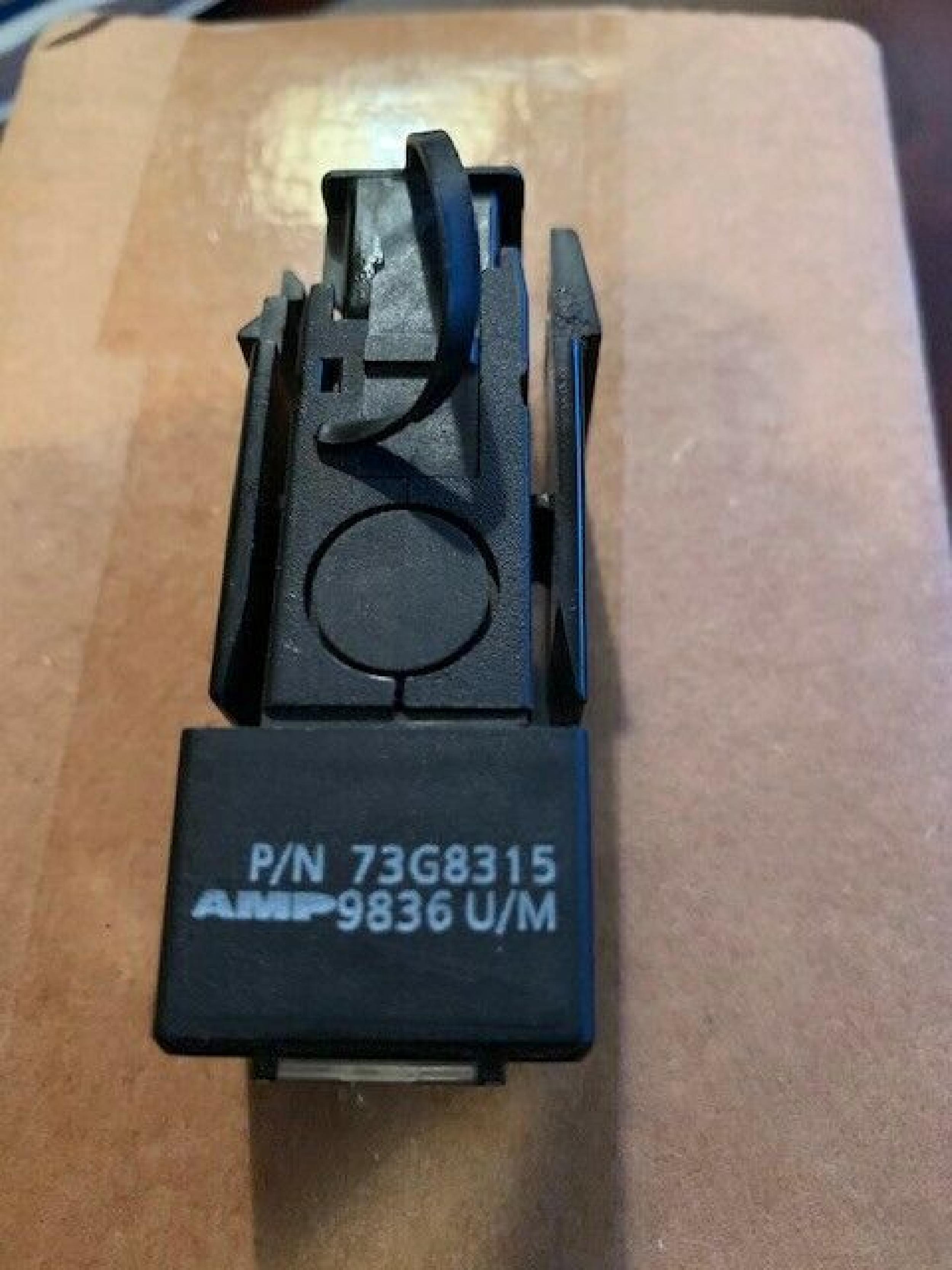 IBM 73G8315 TOKEN RING DATA CONNECTOR MAU / RJ45 TYPE ONE ADAPTER BOY GEORGE