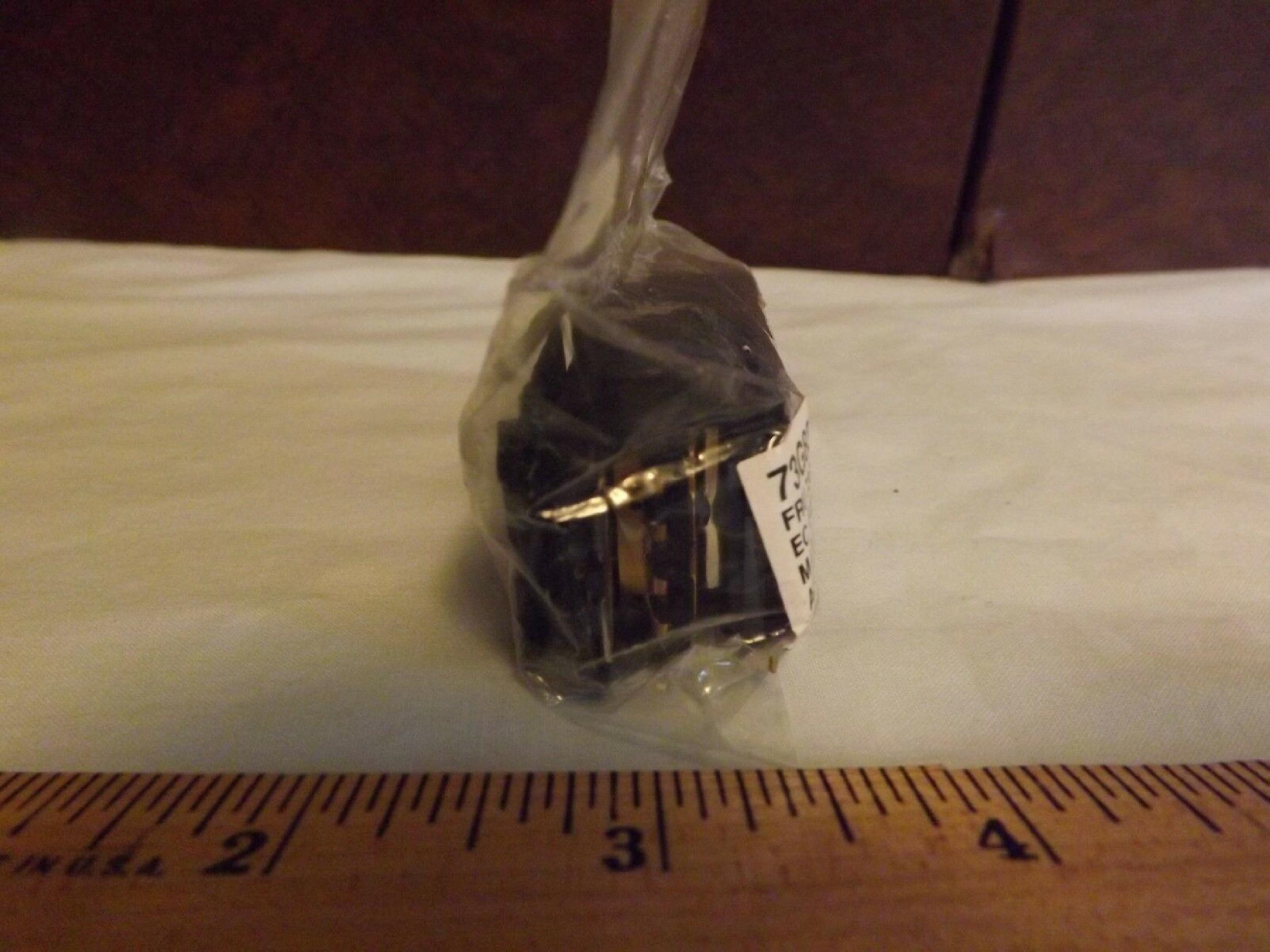 IBM 73G8314 TOKEN RING DATA CONNECTOR ELC TO RJ45 TYPE ONE ADAPTER