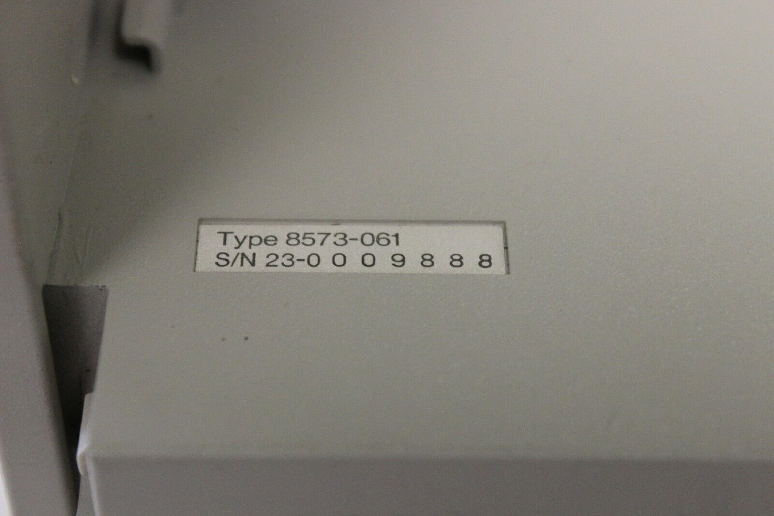 IBM 8573-061 PORTABLE MODEL P70 386 8MB 200MB PLASMA