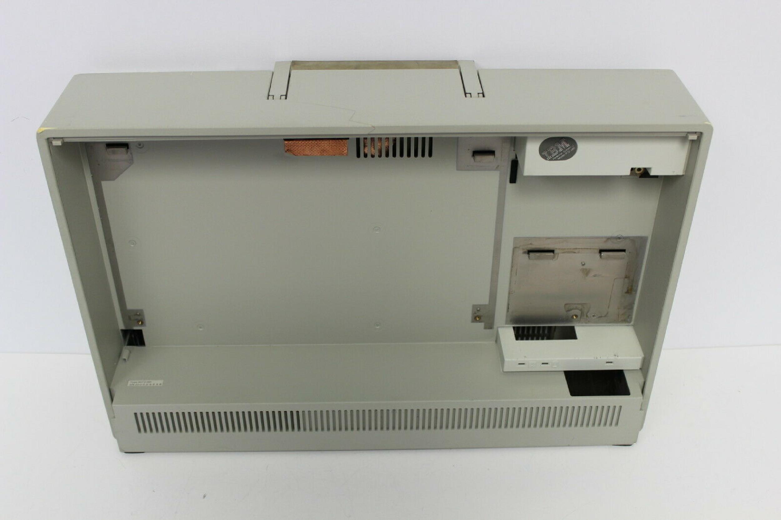 IBM 8573-061 PORTABLE MODEL P70 386 8MB 200MB PLASMA
