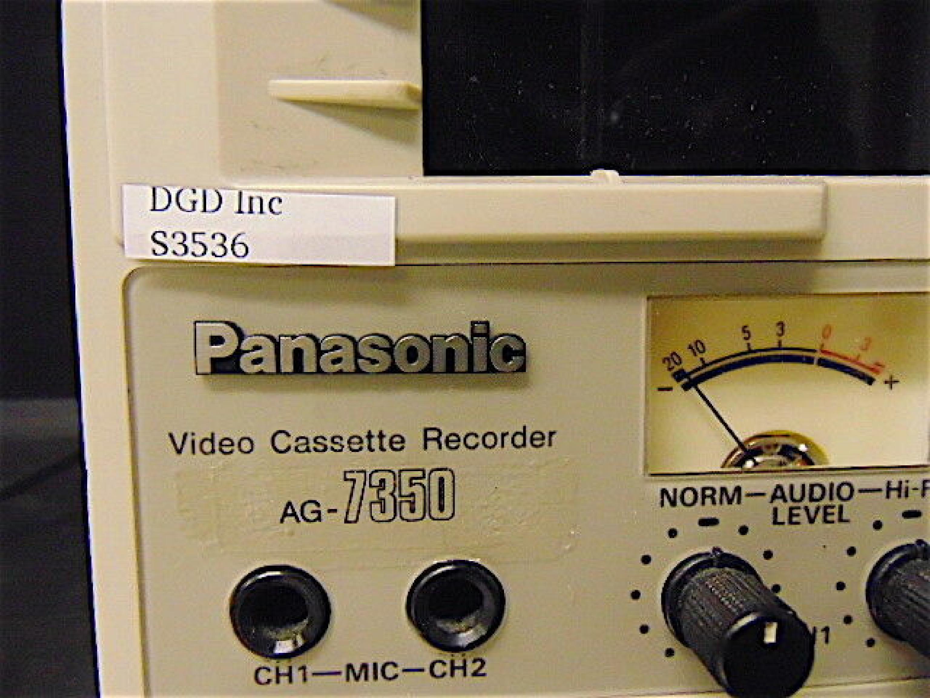 PANASONIC AG-7350-P SVHS PROFESSIONAL VCR EDITING DECK  WITH BOX & REMOTE