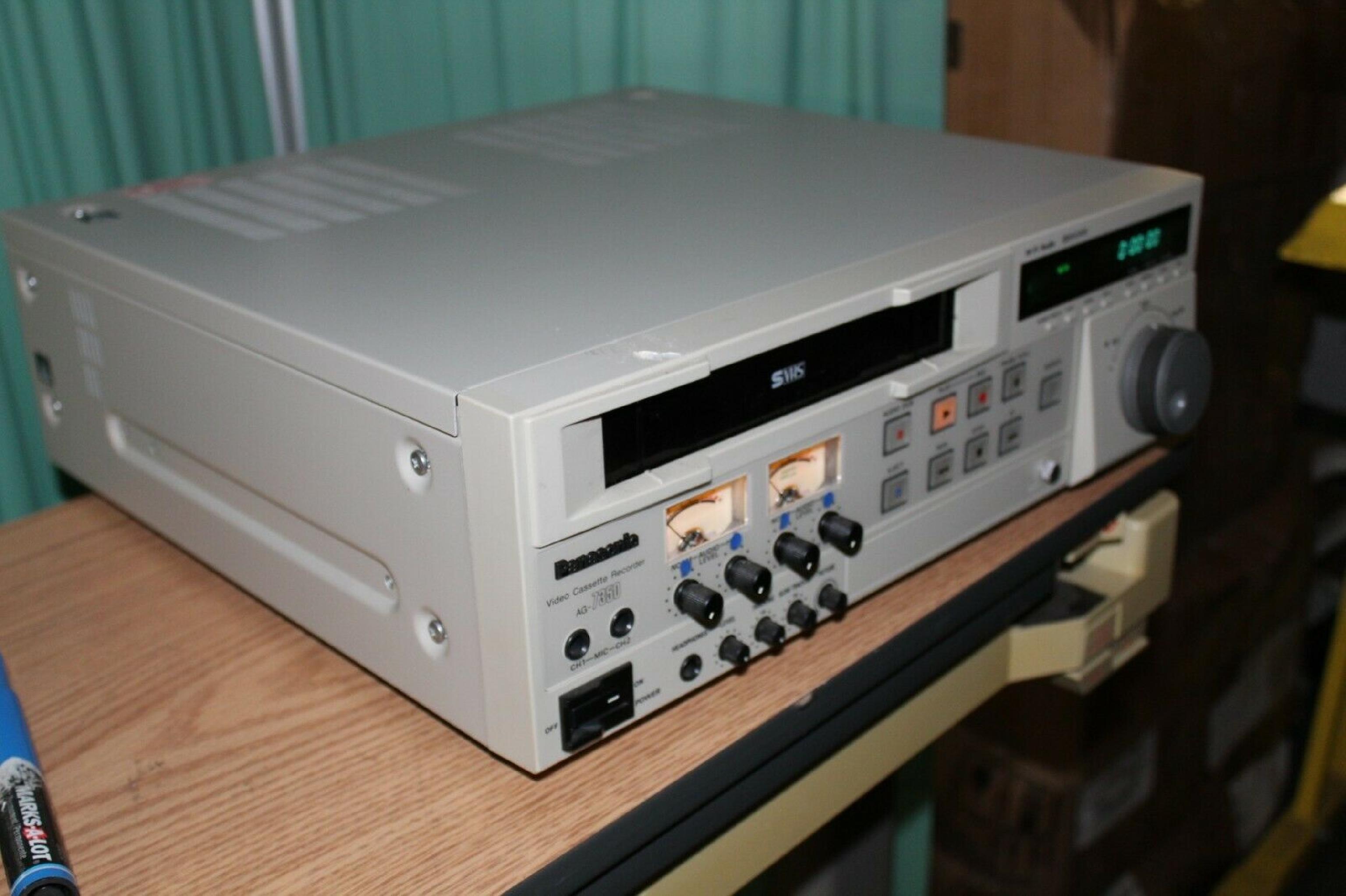 PANASONIC 7350 SVHS PROFESSIONAL VCR EDITING DECK WITH BOX & REMOTE