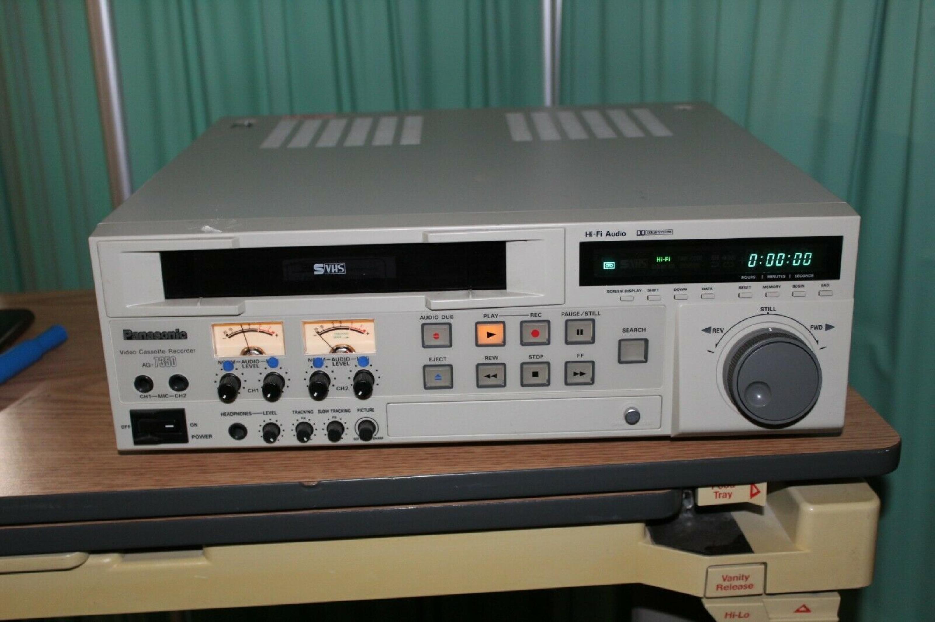 PANASONIC 7350 SVHS PROFESSIONAL VCR EDITING DECK WITH BOX & REMOTE