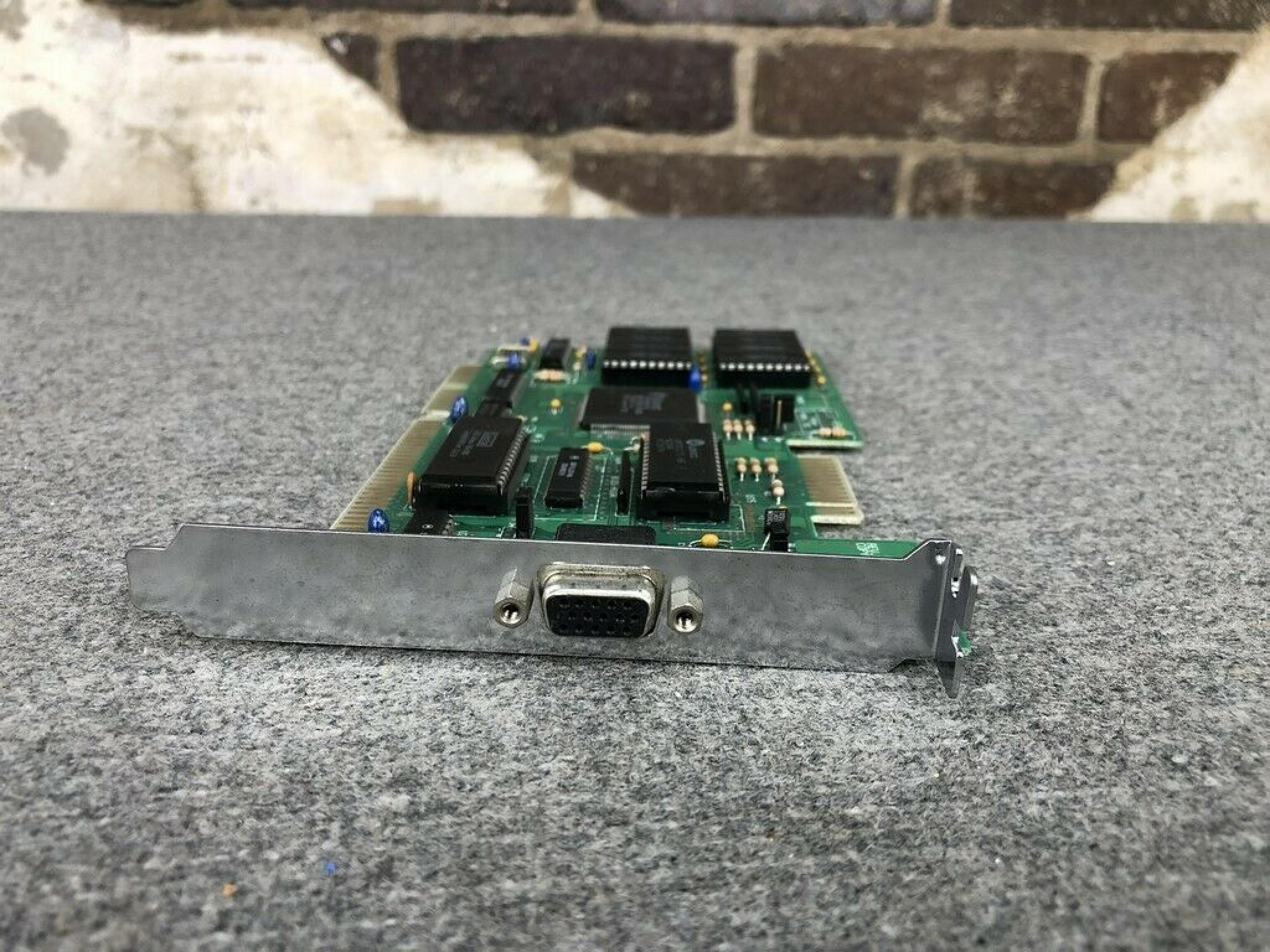 TRIDENT MICROSYSTEMS 8916CX2/4/8 LC2 ISA VIDEO CARD WITH VGA OUTPUT