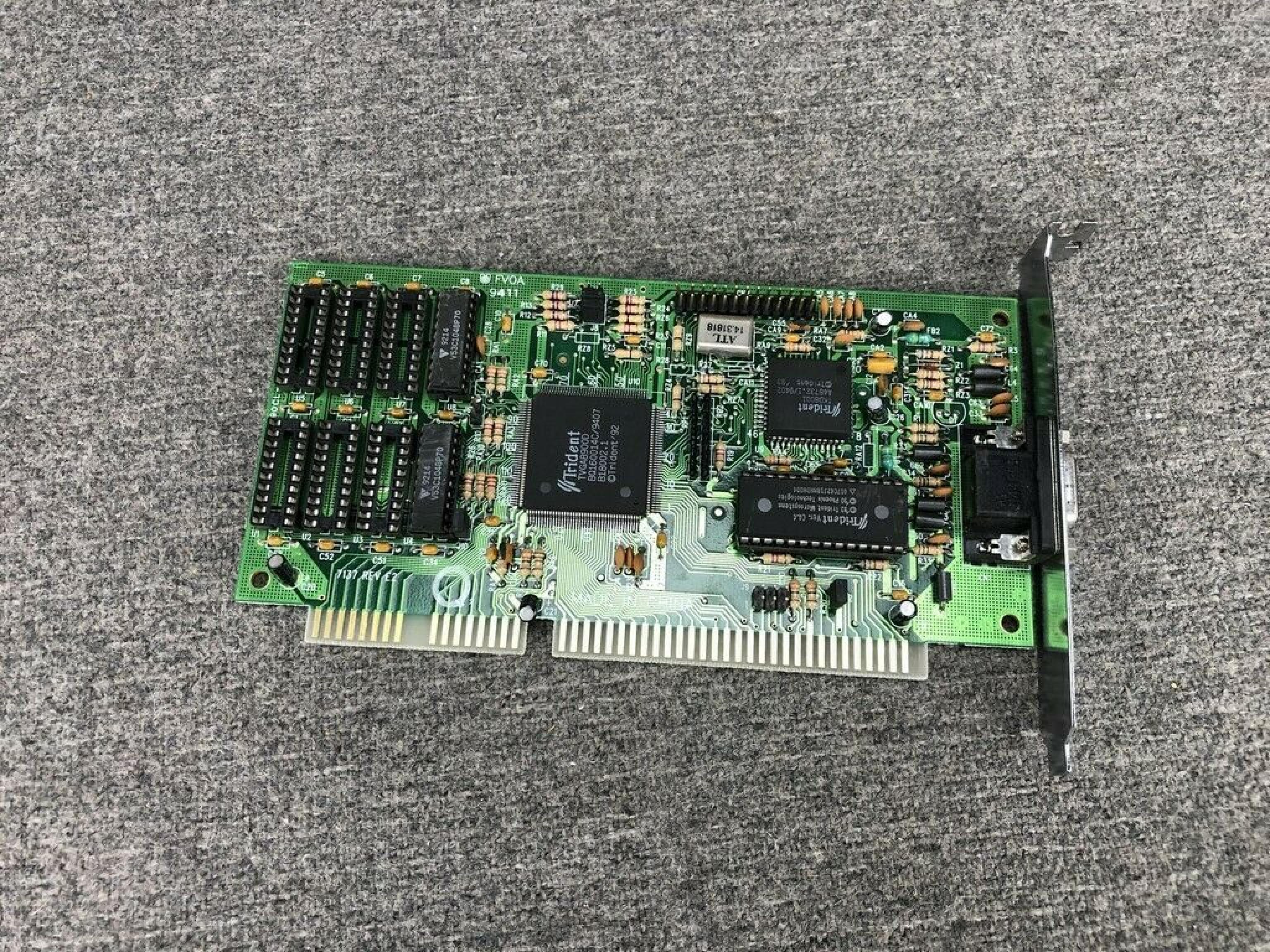 TRIDENT MICROSYSTEMS 7137 16 BIT ISA VIDEO CARD WITH VGA OUTPUT