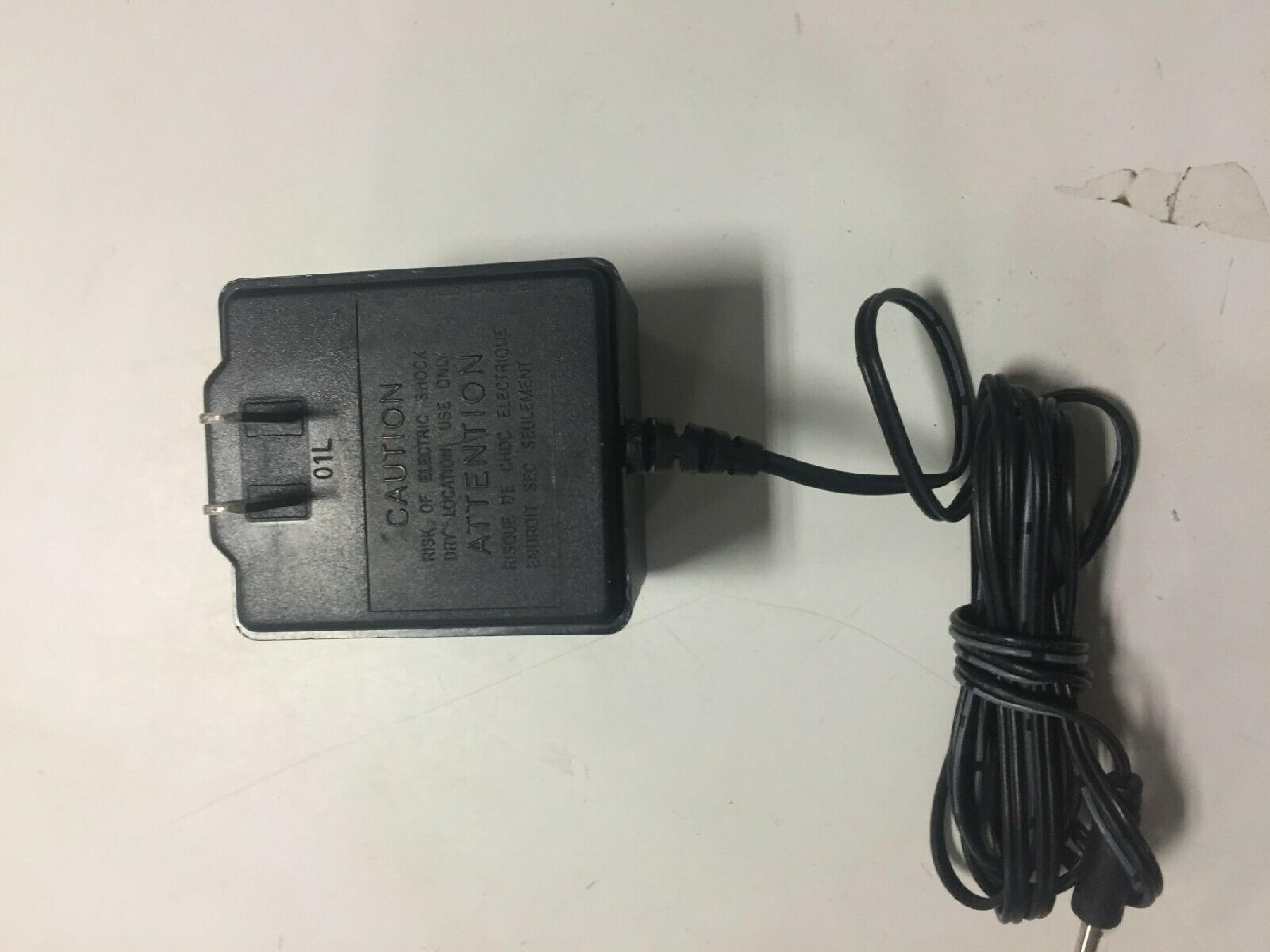 HARMAN KARDON HK-01T AC ADAPTER 15VAC 1.1A OD:5.5MM ID:2MM BARREL CONNECTOR 6FOOT CABLE OUTSIDE POLE:NEGATIVE FOR 06941V 15V 1100MA WITH CUT WIRE