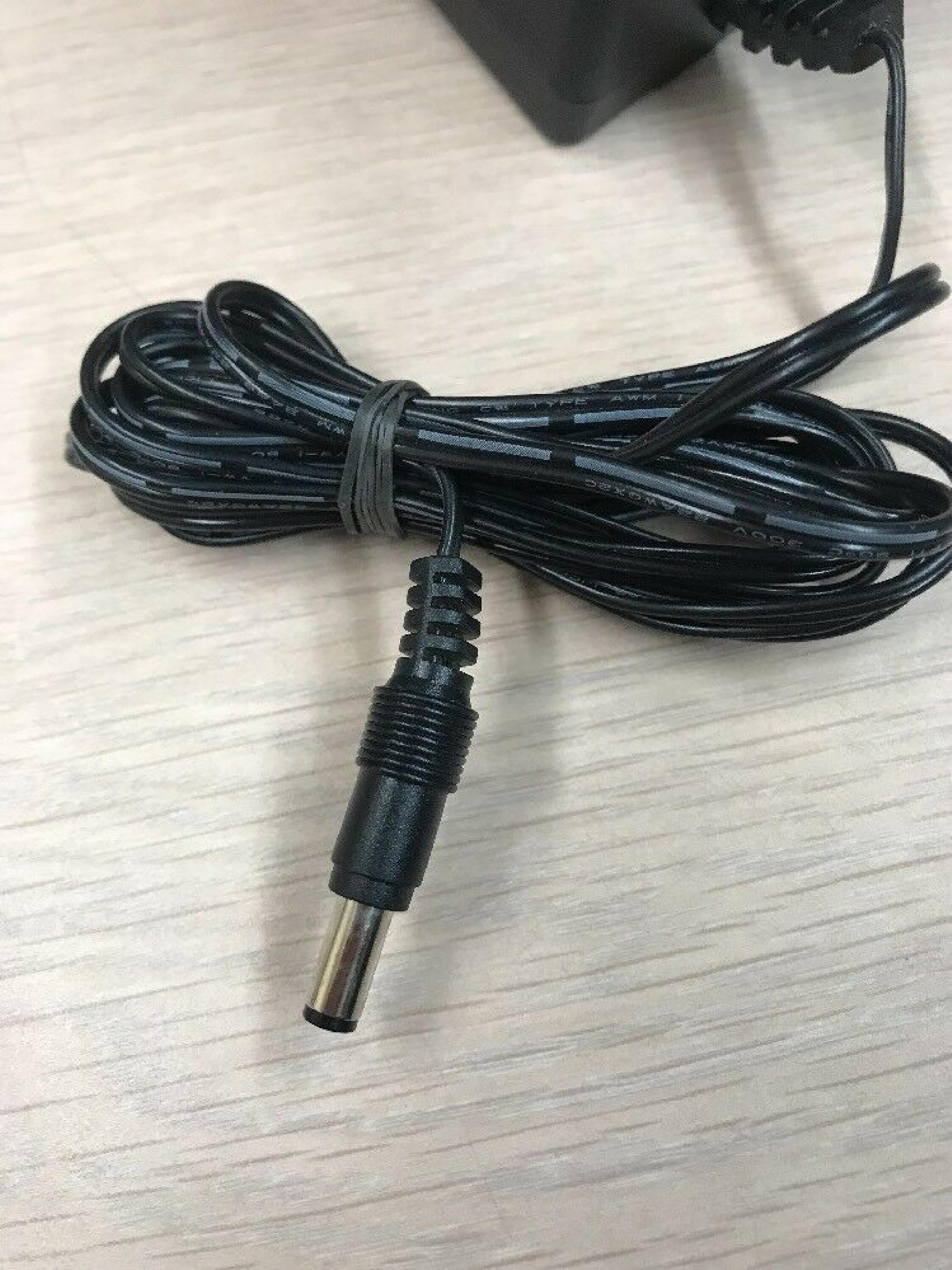 LEADER ELECTRONICS / HON KWANG SAM01T AC ADAPTER 12VDC 1A OD:5.5MM ID:2MM BARREL CONNECTOR 6FOOT CABLE OUTSIDE POLE:NEGATIVE FOR 04N567 12V DC 1000MA ID:2.6MM POSITIVE CENTER POLE