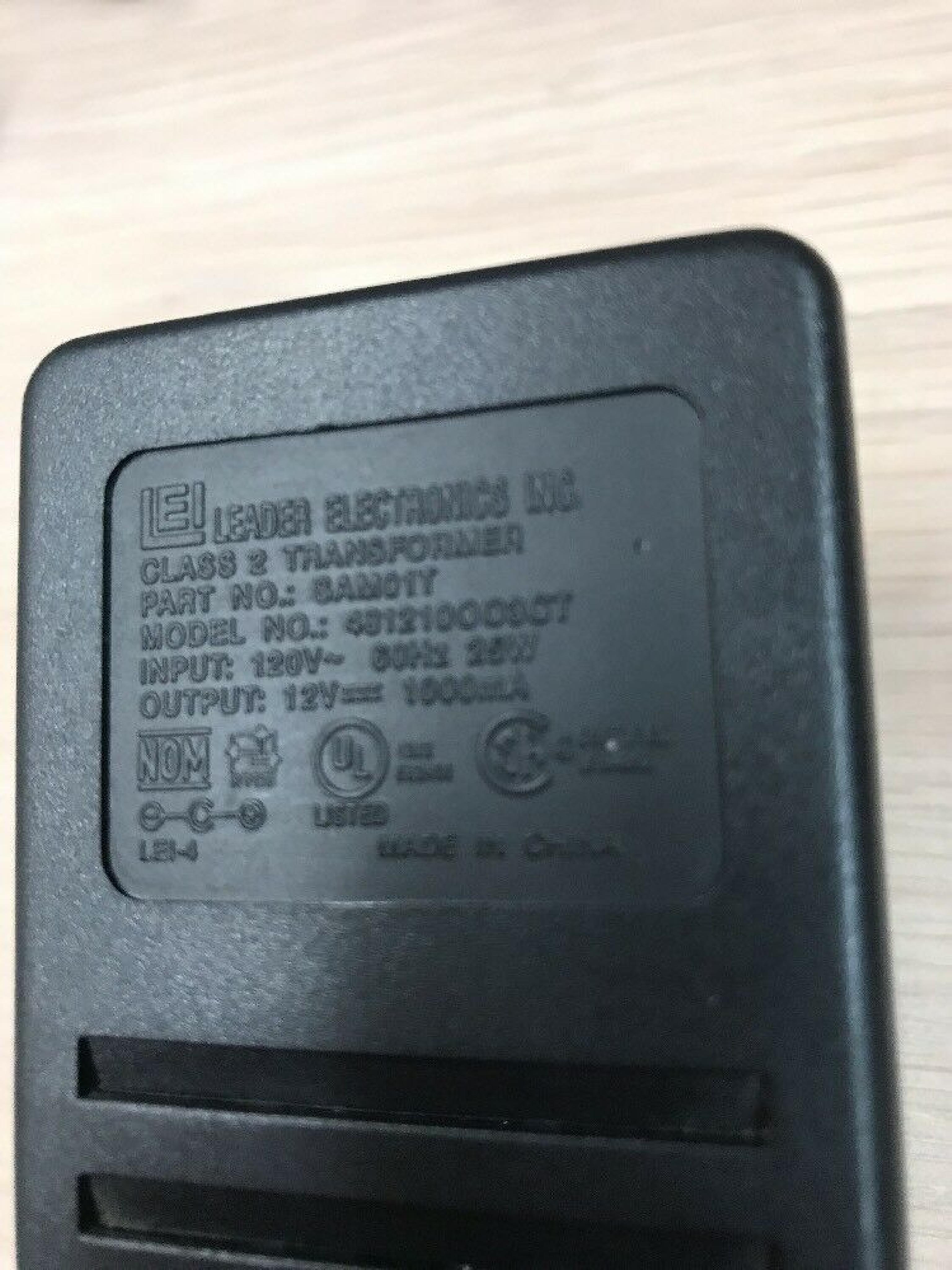 LEADER ELECTRONICS / HON KWANG SAM01T AC ADAPTER 12VDC 1A OD:5.5MM ID:2MM BARREL CONNECTOR 6FOOT CABLE OUTSIDE POLE:NEGATIVE FOR 04N567 12V DC 1000MA ID:2.6MM POSITIVE CENTER POLE